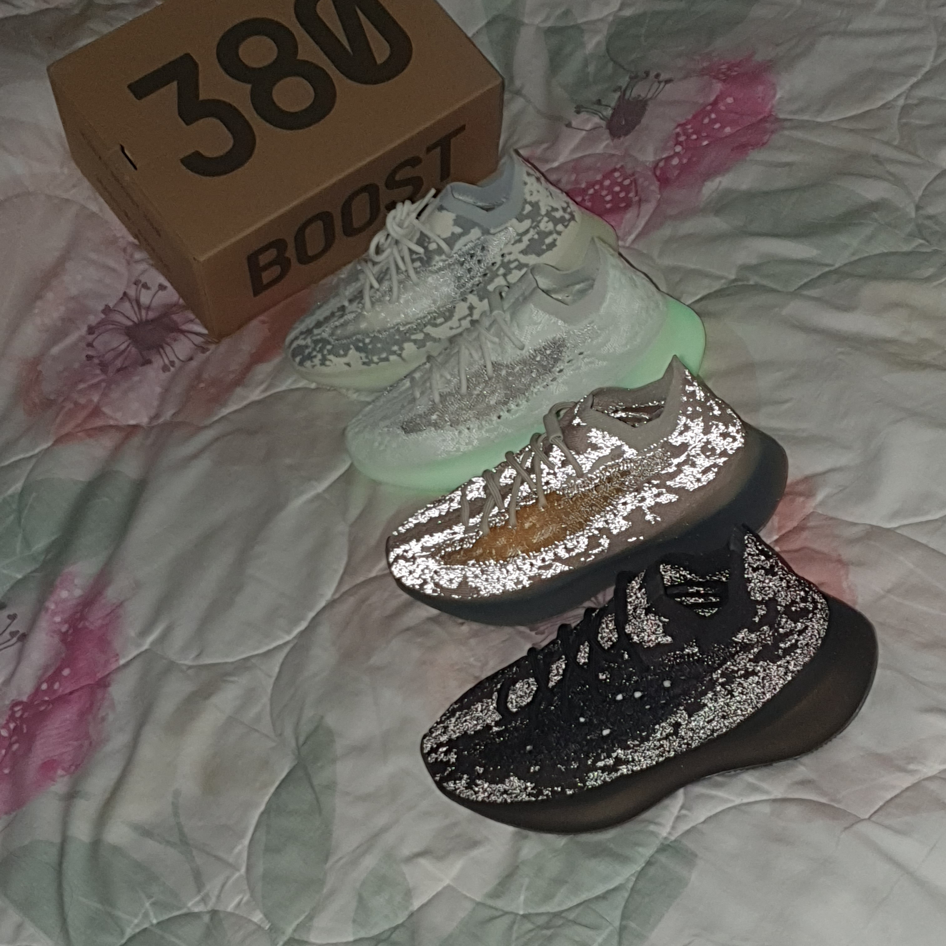 Adidas Yeezy Boost 380 Onyx - Reflective, Adidas Yeezy Boost 380 Pepper - Reflective 착용 스타일 - 2