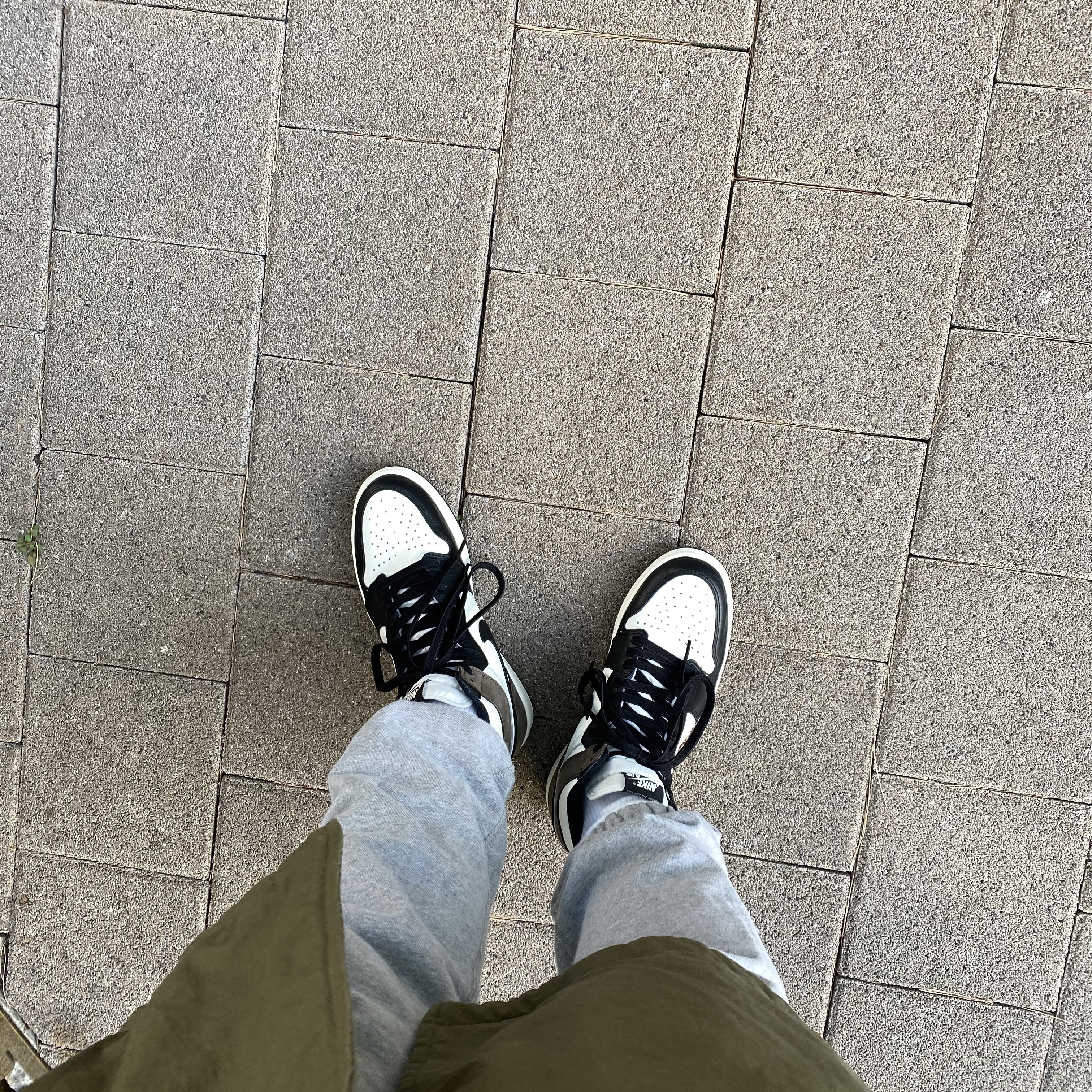 Jordan 1 Retro High OG Black Mocha 착용 스타일