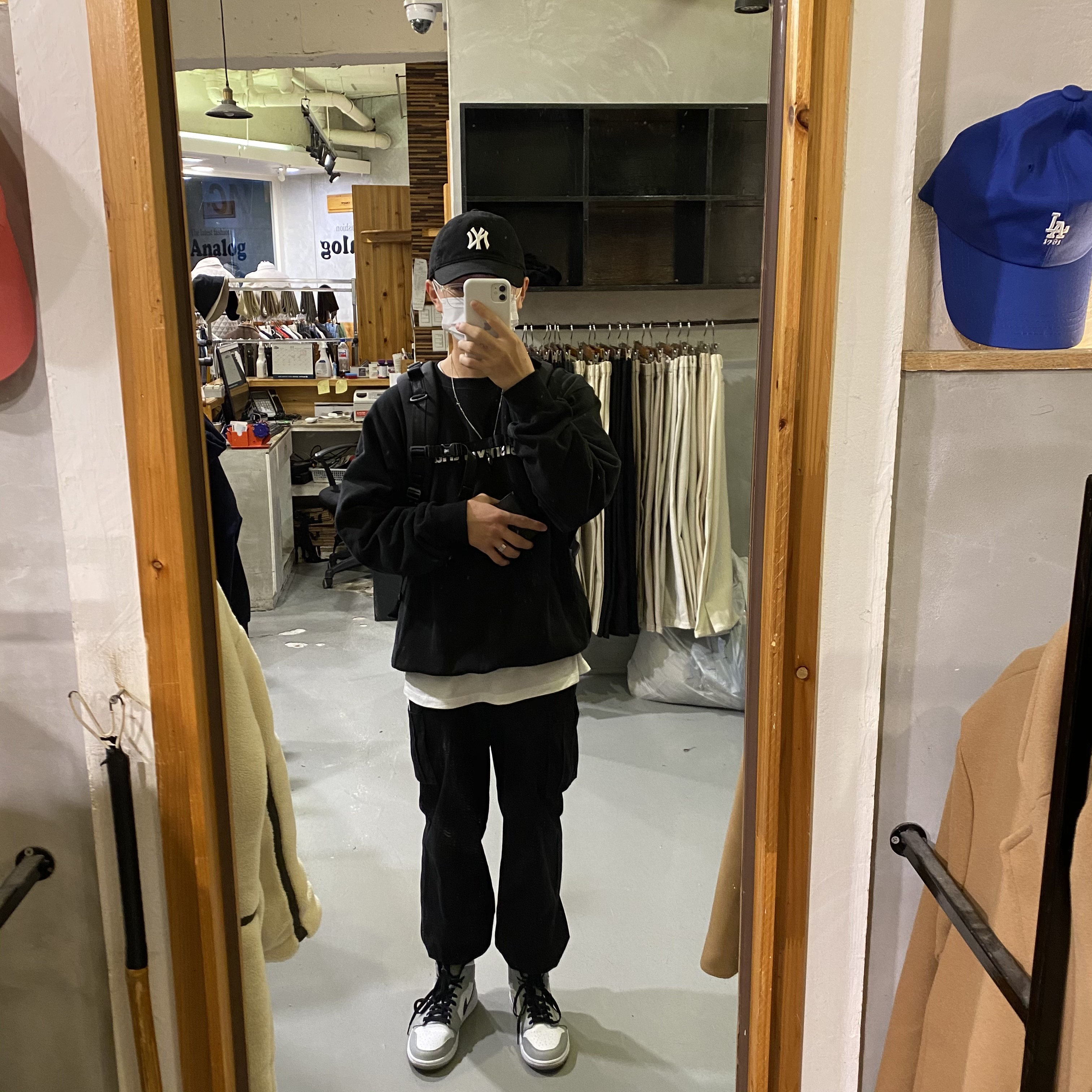 Jordan 1 Mid Light Smoke Grey 착용 스타일