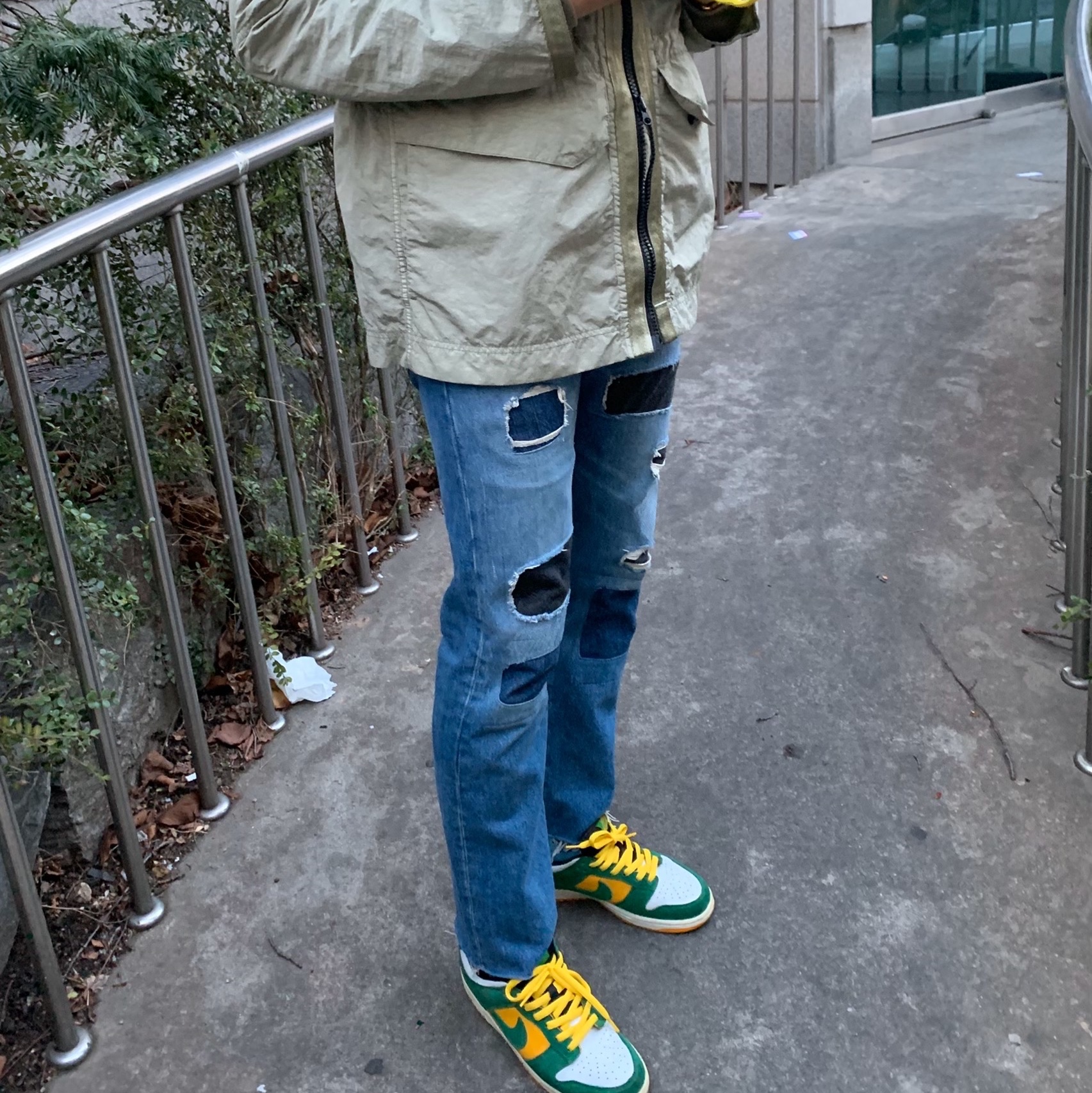 Nike Dunk SB Low Bucks 착용 스타일