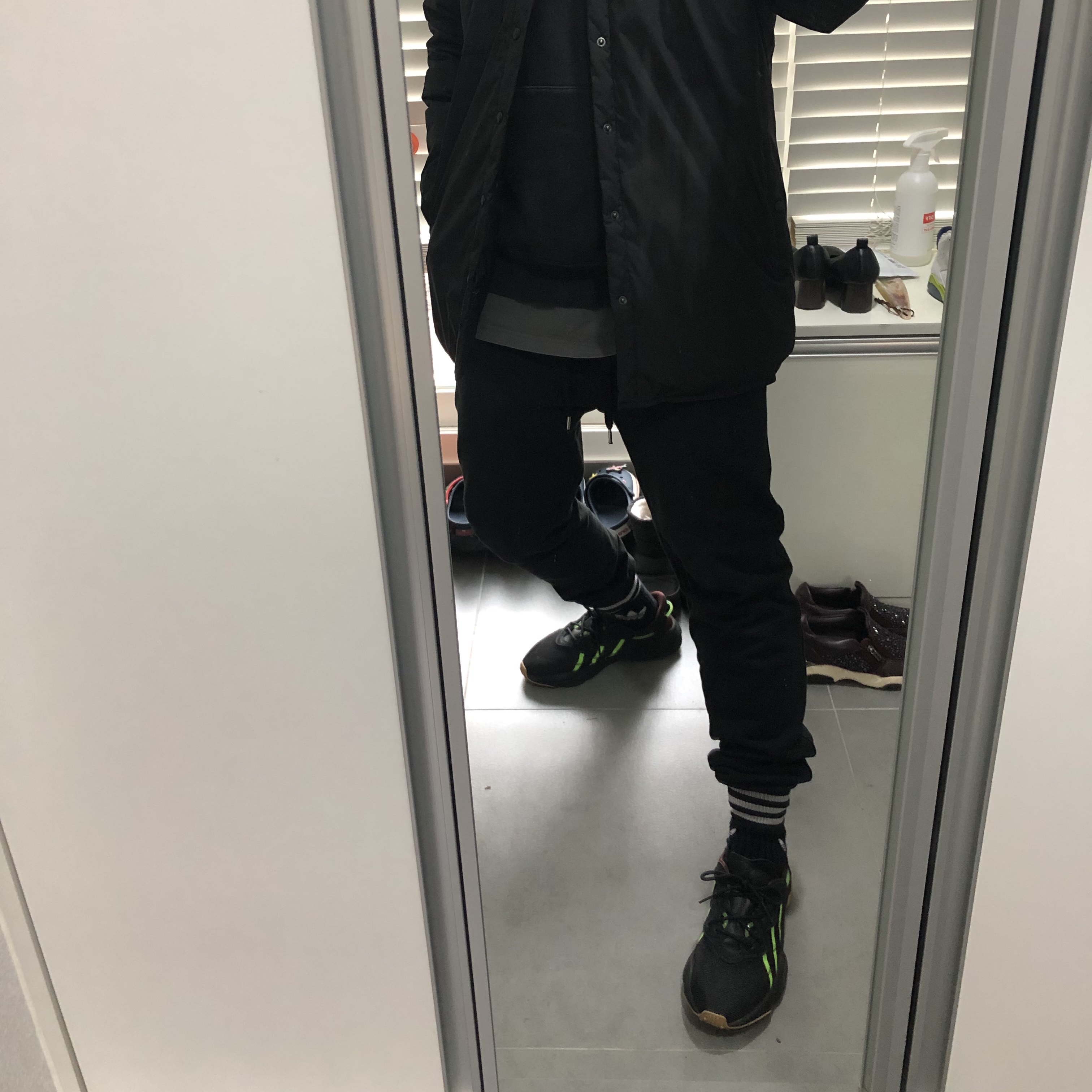 Adidas x Pusha T Ozweego Mystery Brown 착용 스타일