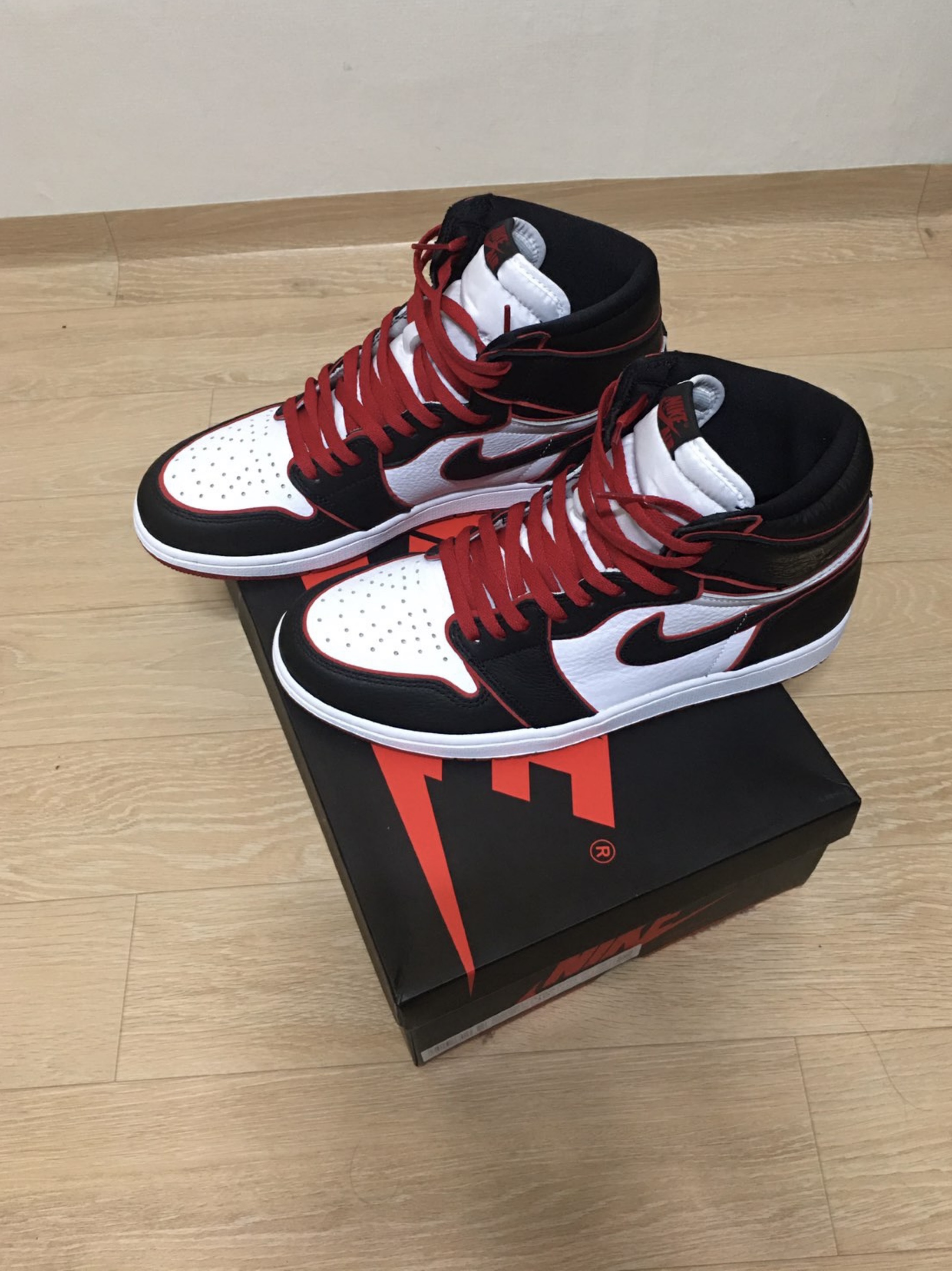 Jordan 1 Retro High OG Bloodline 착용 스타일 - 1