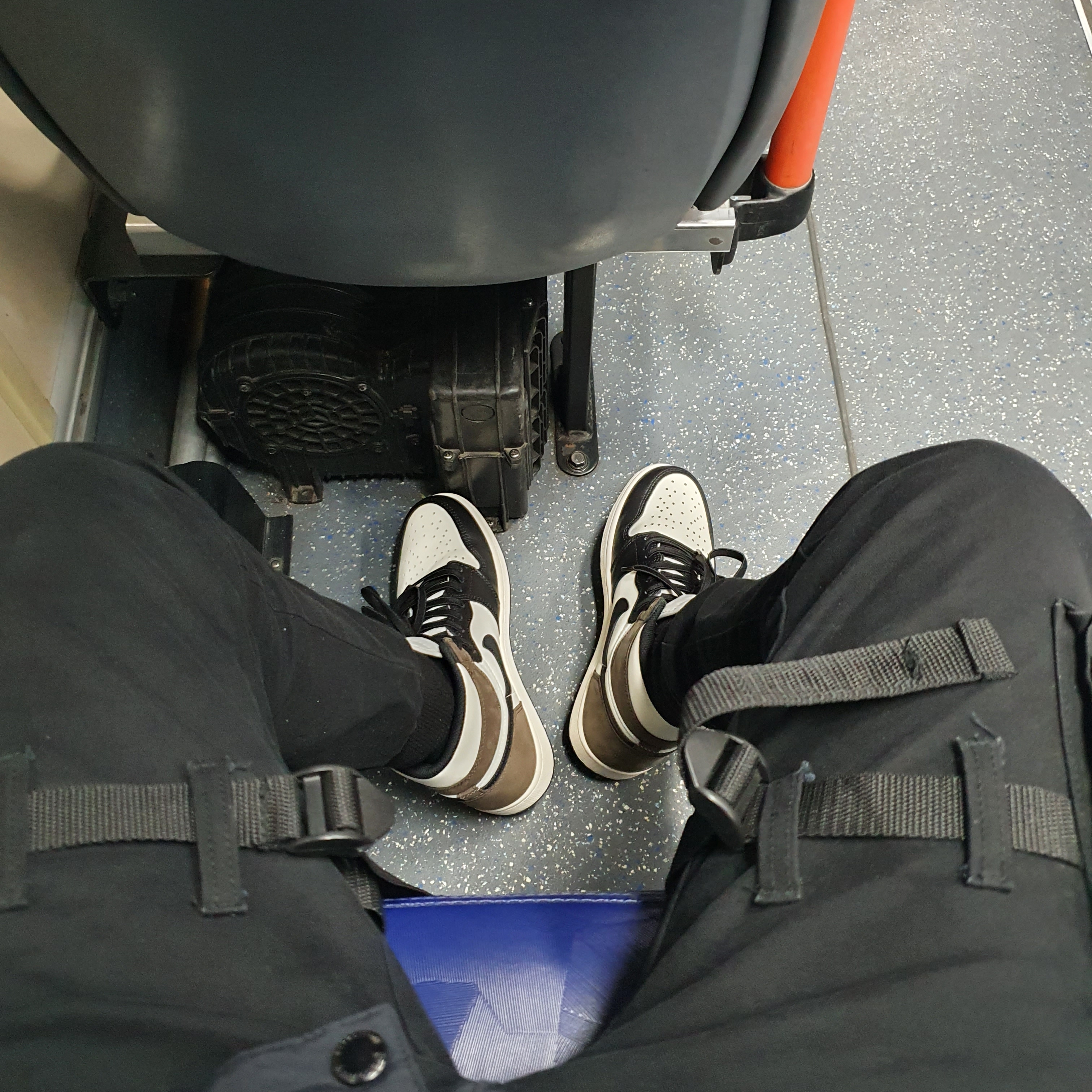 Jordan 1 Retro High OG Black Mocha 착용 스타일