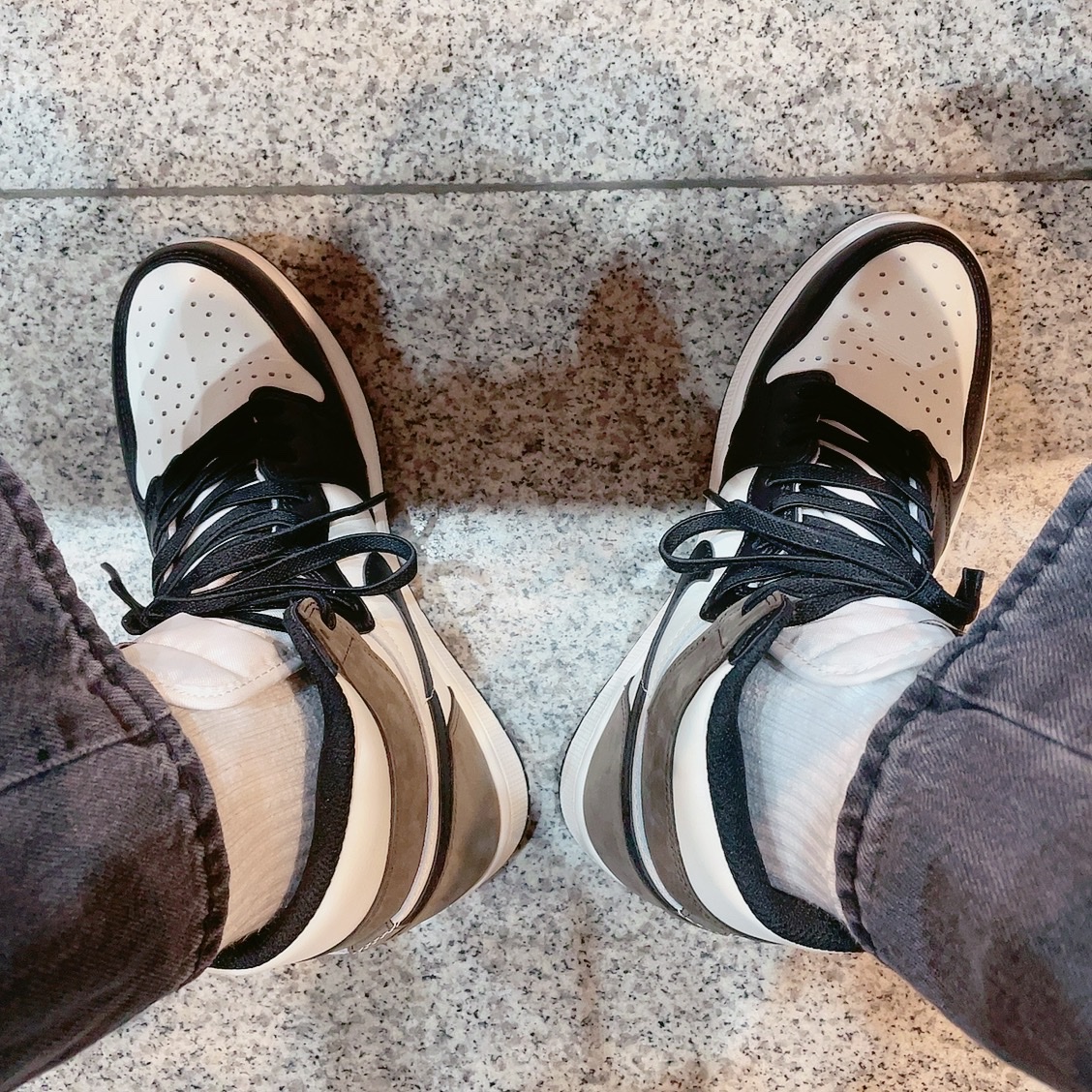 Jordan 1 Retro High OG Black Mocha 착용 스타일