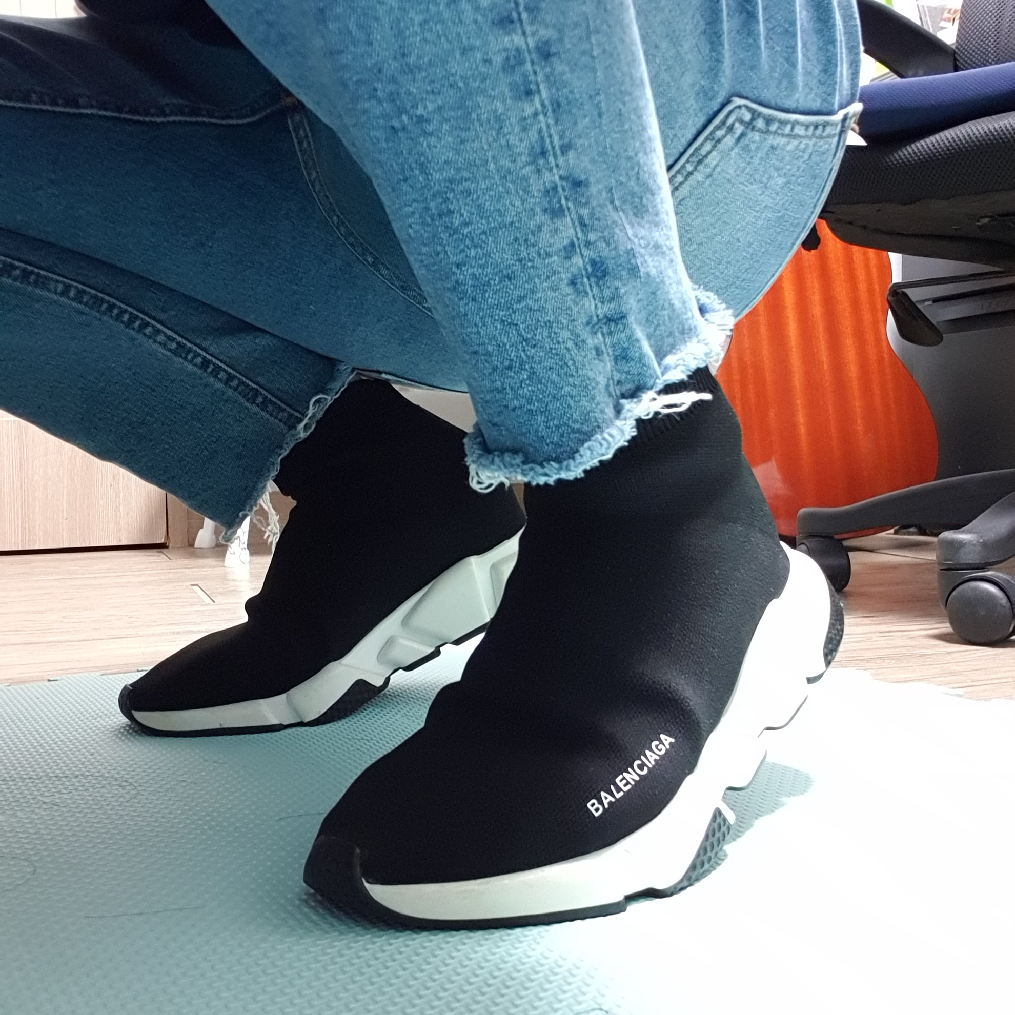 Balenciaga Speed Trainer Black White 2020 착용 스타일