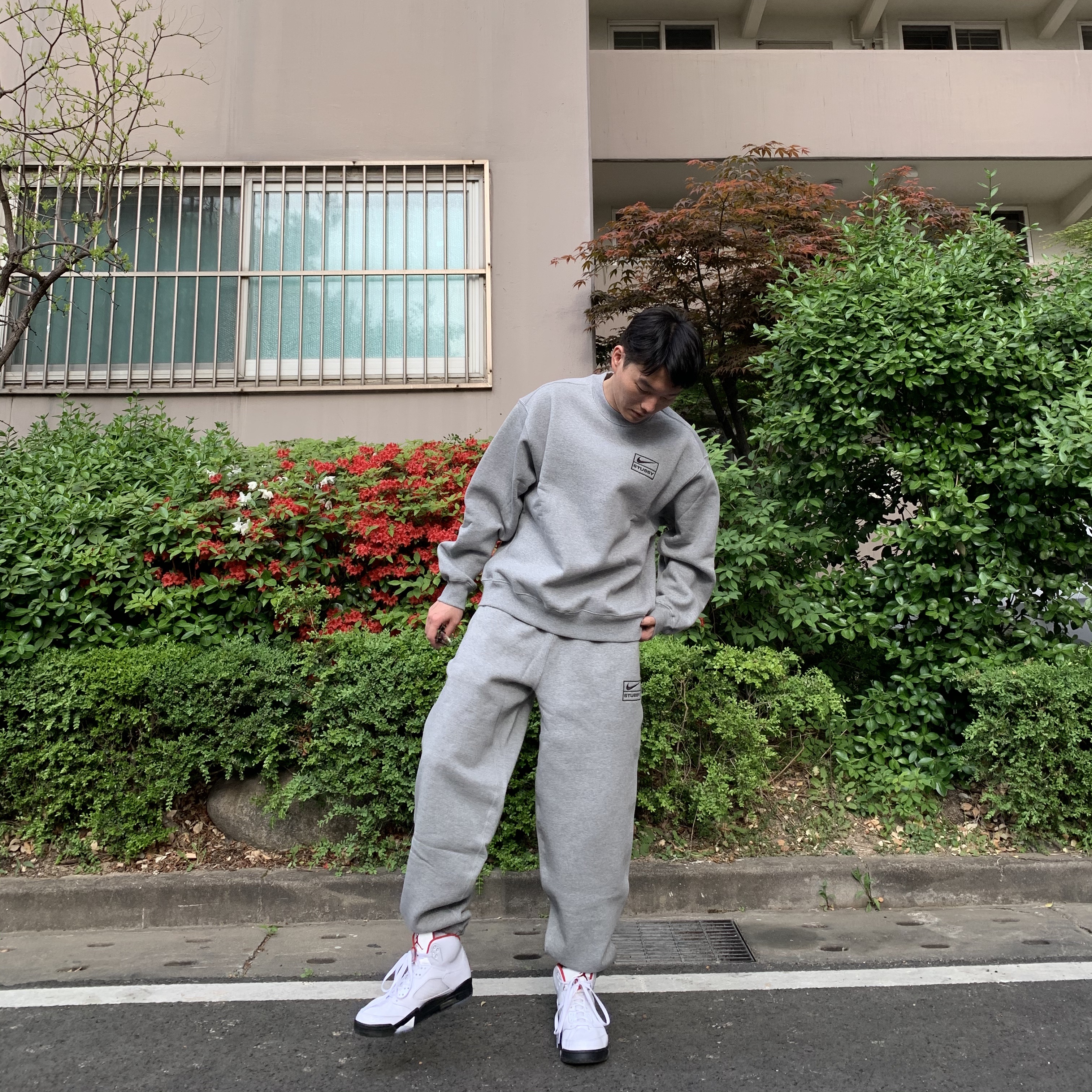 Jordan 5 Retro Fire Red Silver Tongue 2020, Nike x Stussy NRG BR Crew Fleece Grey 착용 스타일 - 2