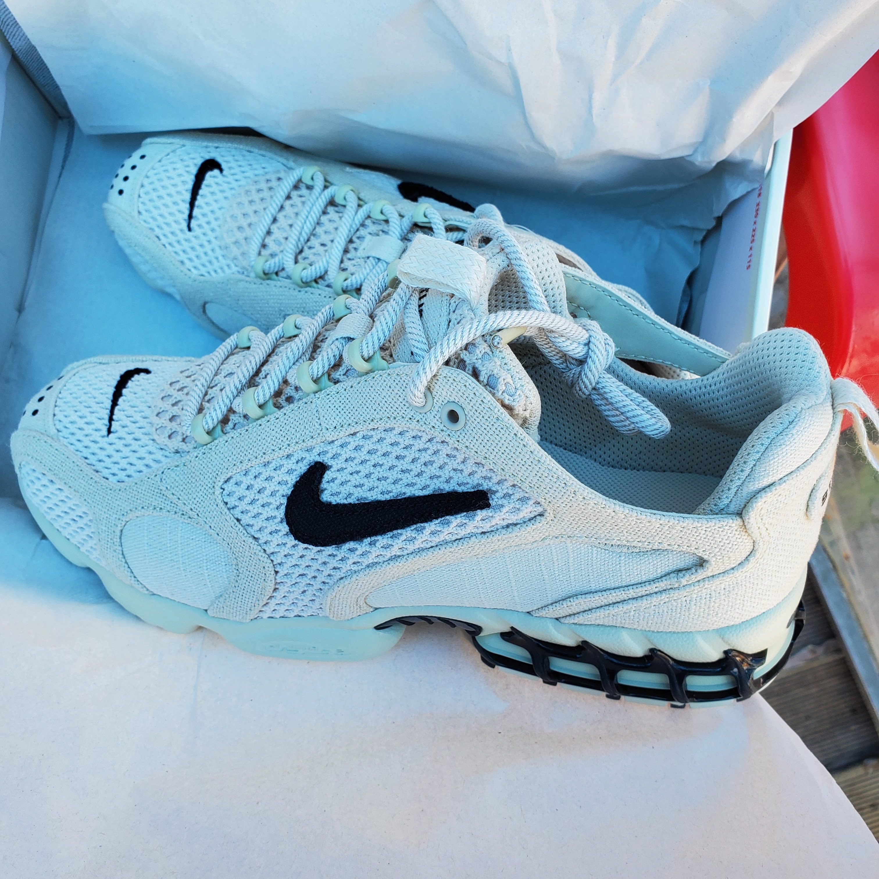 Nike x Stussy Air Zoom Spiridon Cage 2 Fossil 착용 스타일