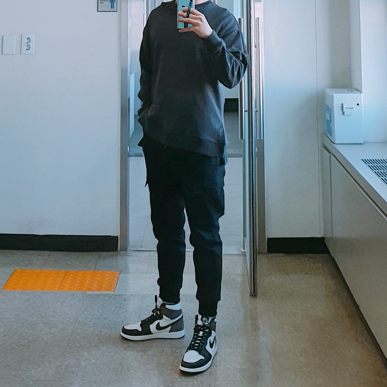 Jordan 1 Retro High OG Black Mocha 착용 스타일