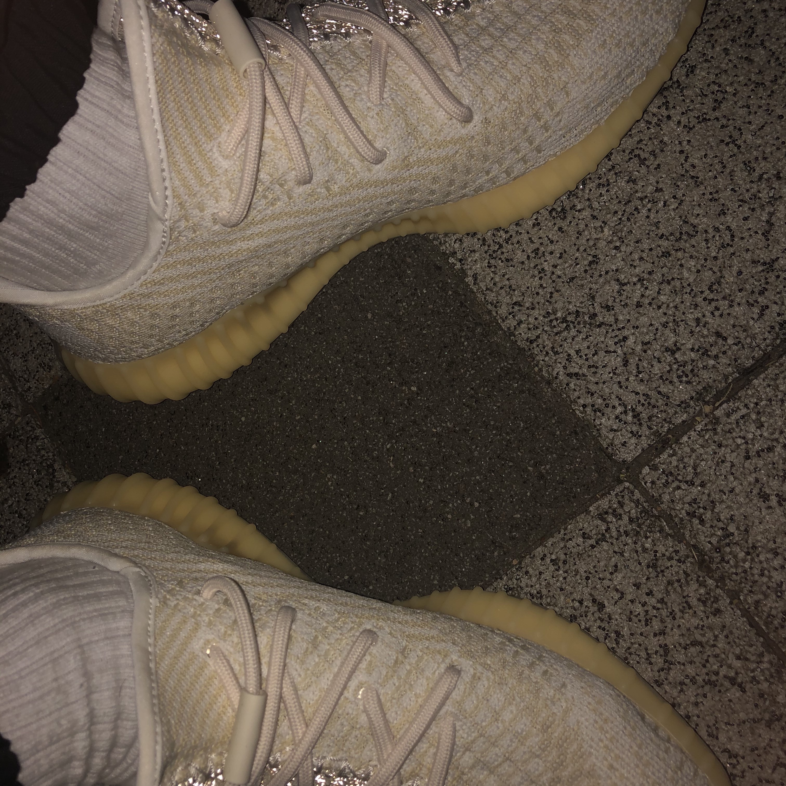 Adidas Yeezy Boost 350 V2 Natural 착용 스타일
