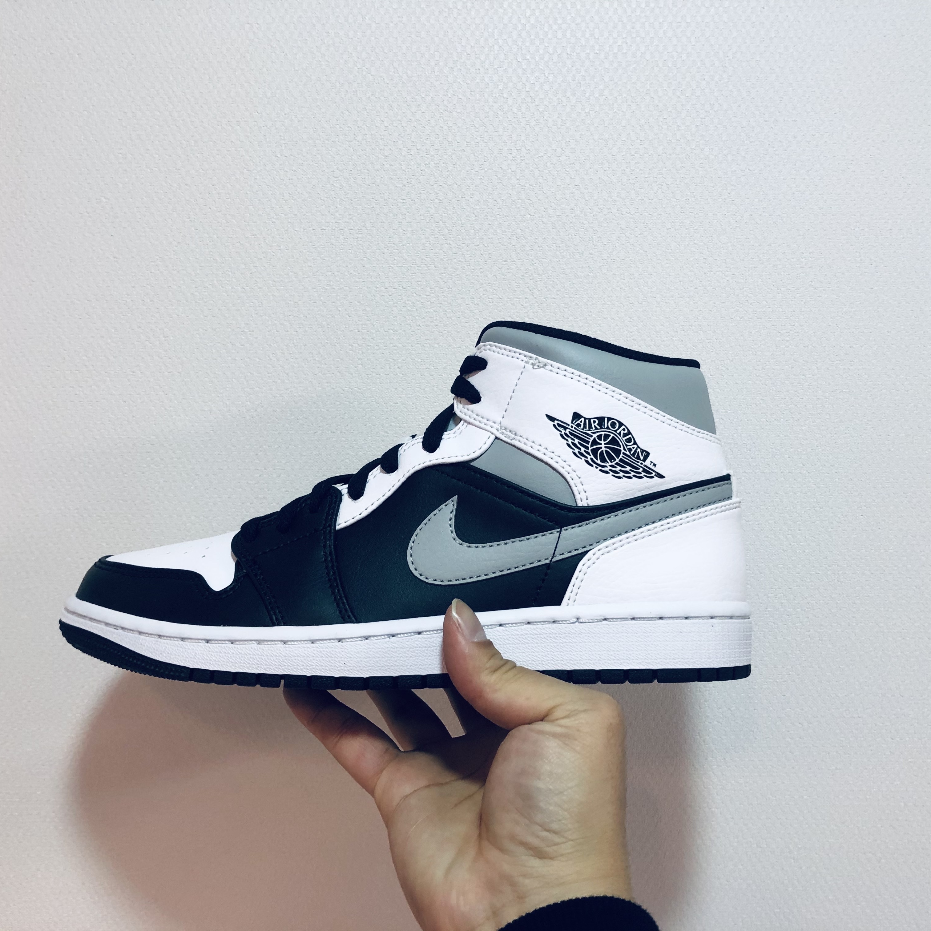 Jordan 1 Mid White Shadow 착용 스타일