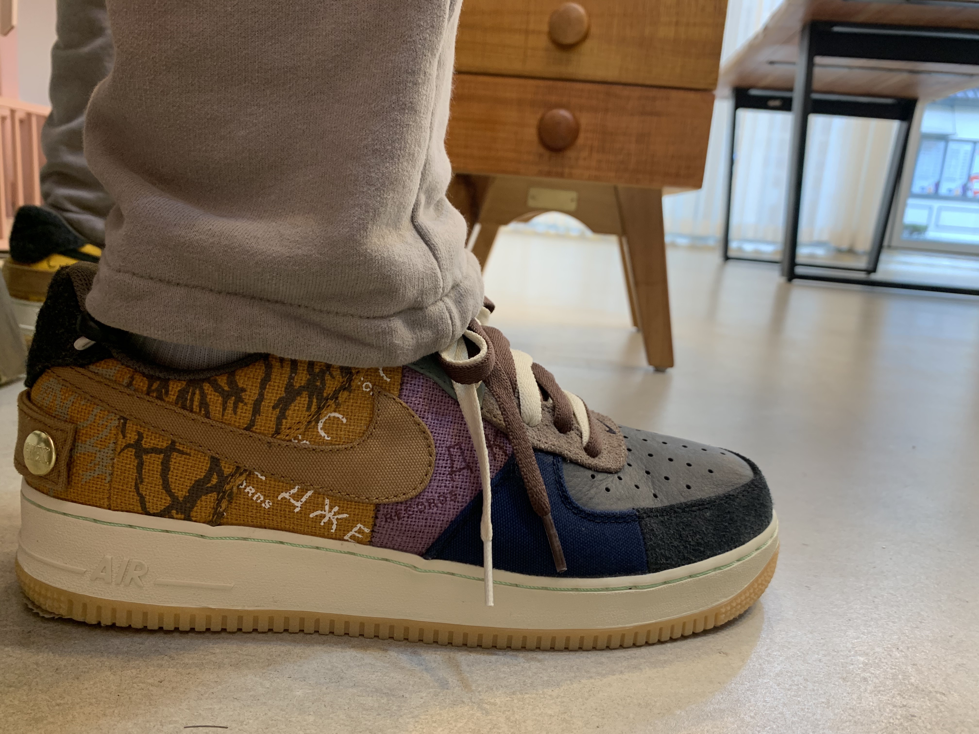 Nike x Travis Scott Air Force 1 Low Cactus Jack 착용 스타일 - 1