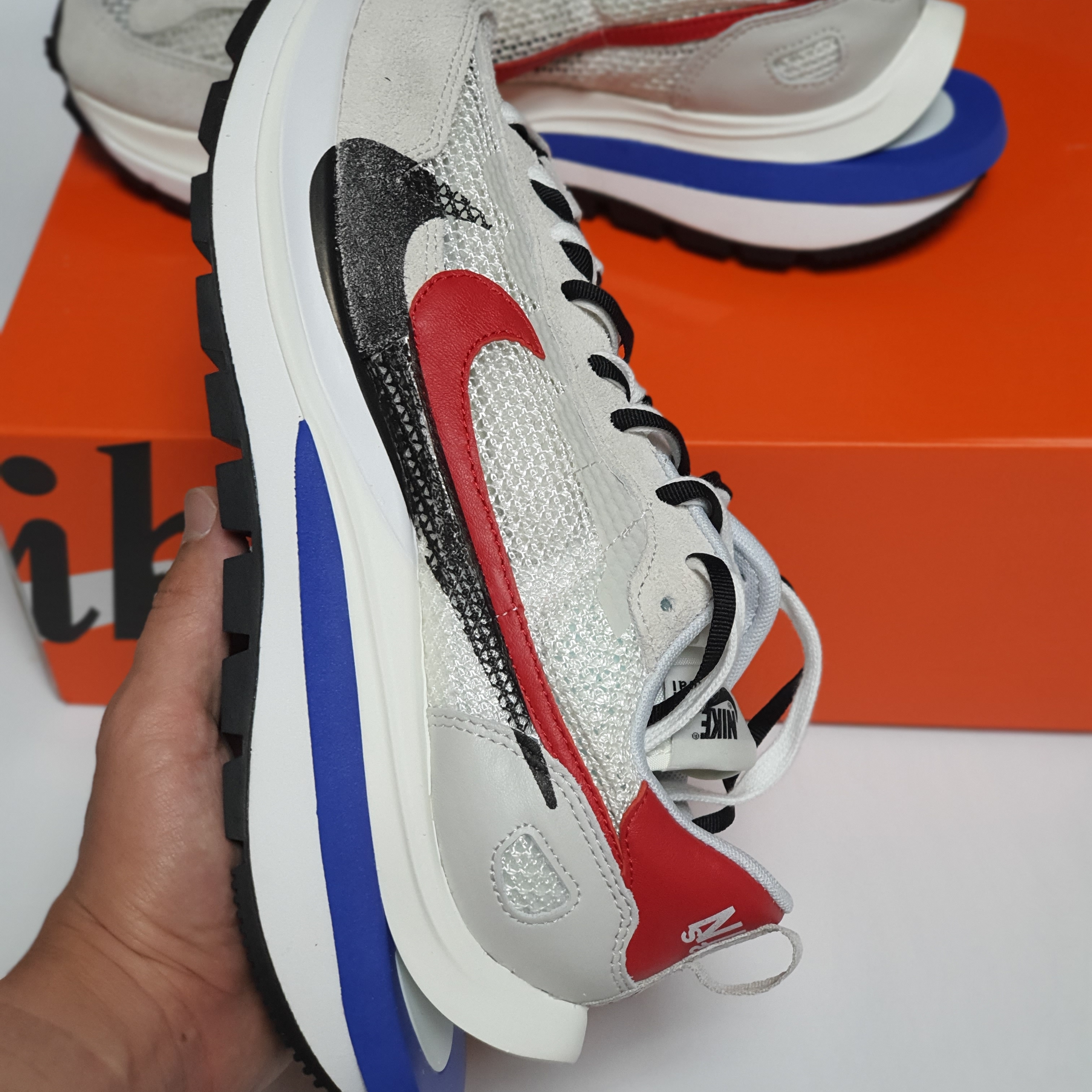 Nike x Sacai VaporWaffle Royal Fuchsia 착용 스타일