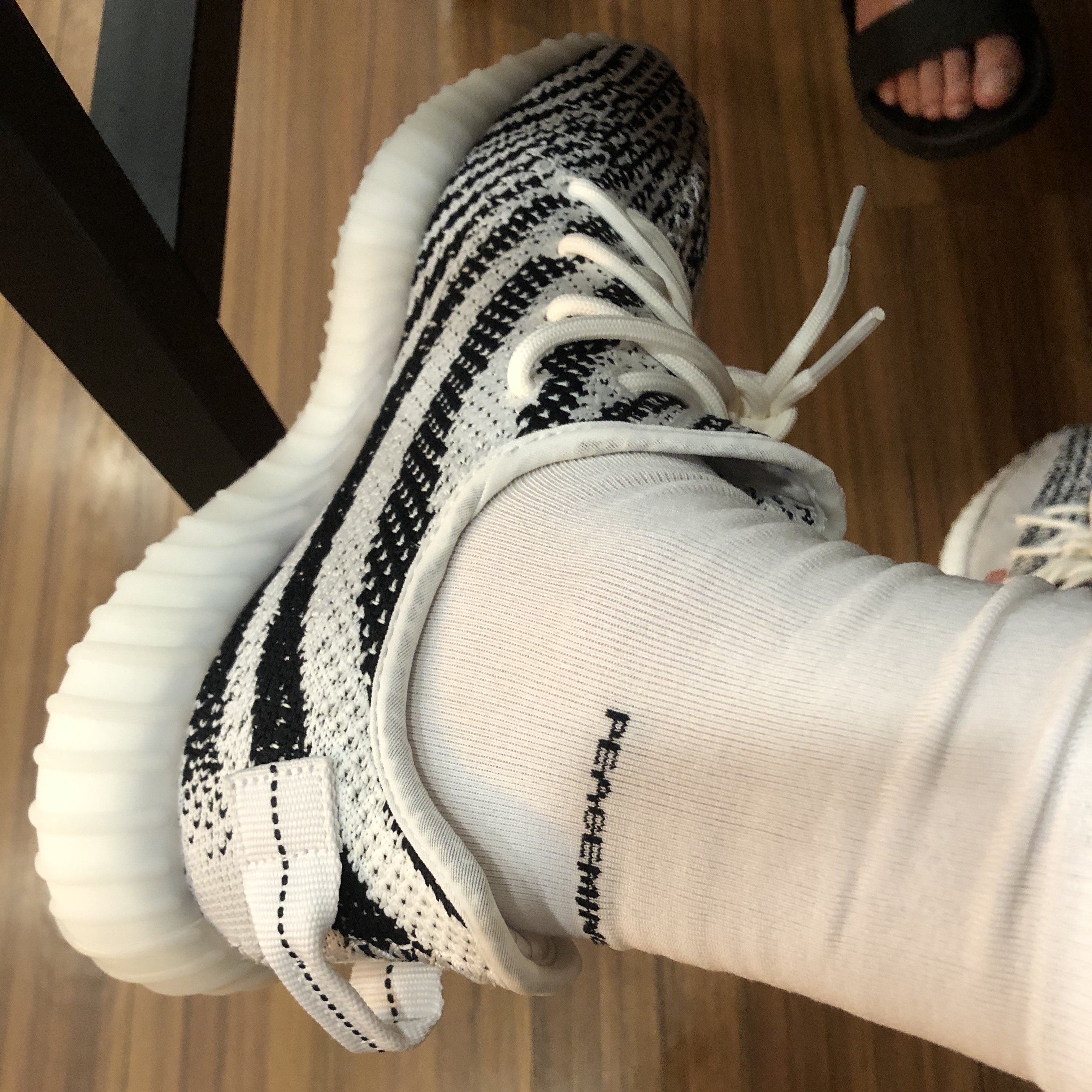 Adidas Yeezy Boost 350 V2 Zebra 2017/2019/2020 착용 스타일