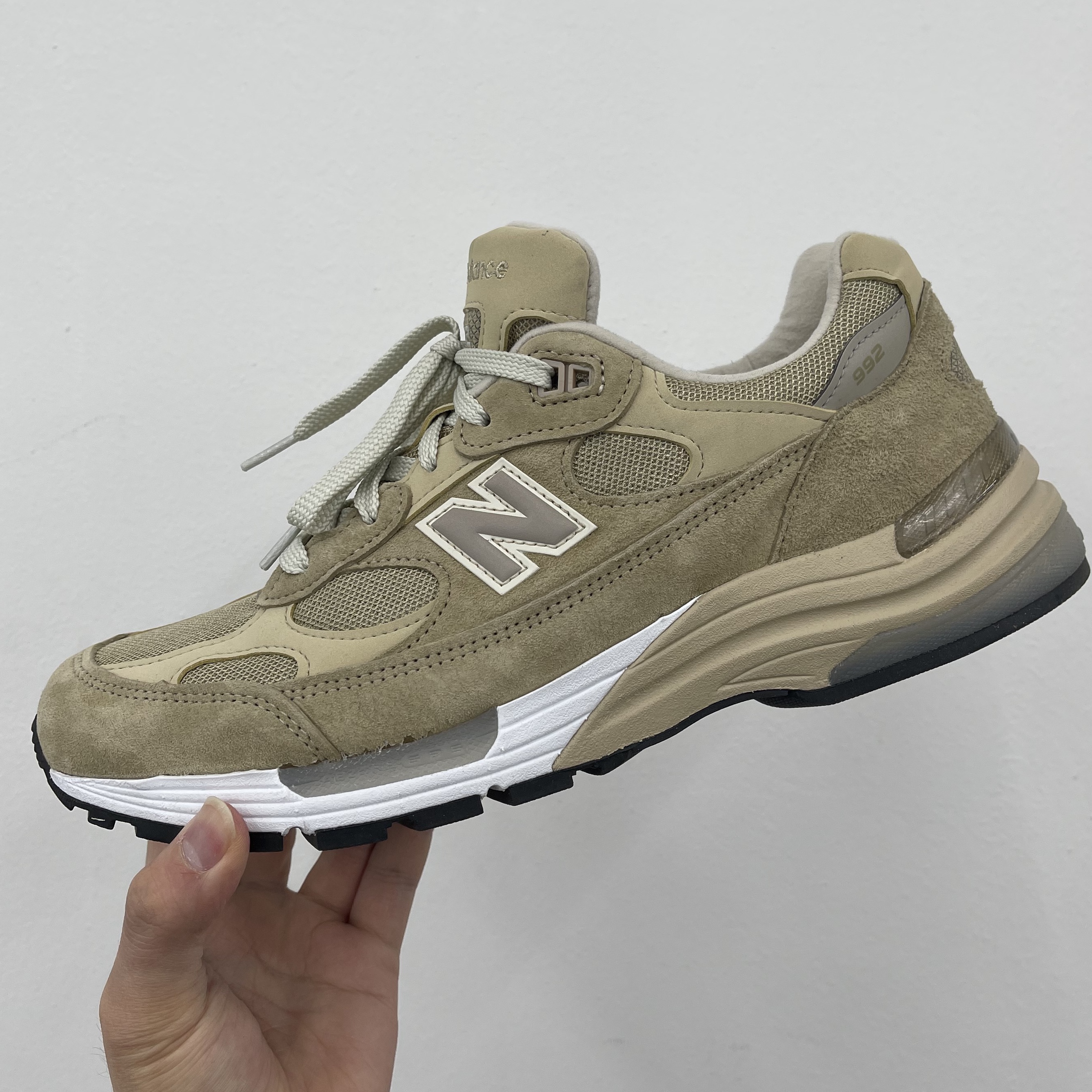 New Balance 992 Made in USA Tan 착용 스타일