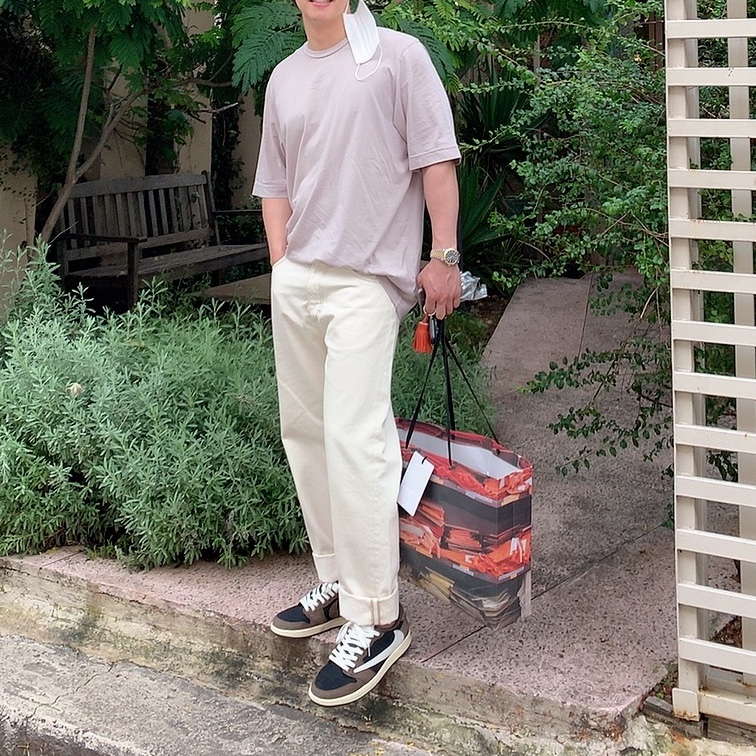 Jordan 1 x Travis Scott Retro Low OG SP Mocha 착용 스타일