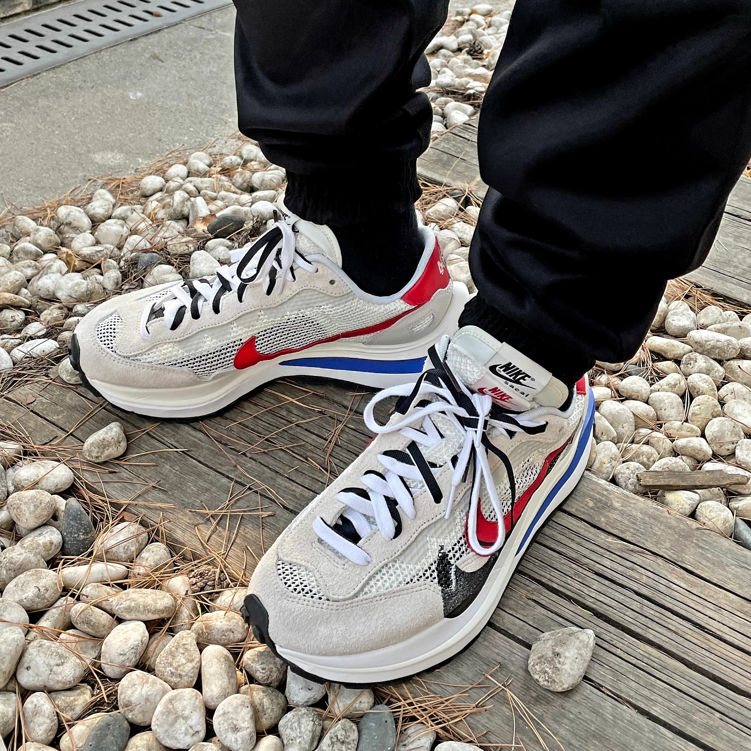 Nike x Sacai VaporWaffle Royal Fuchsia 착용 스타일