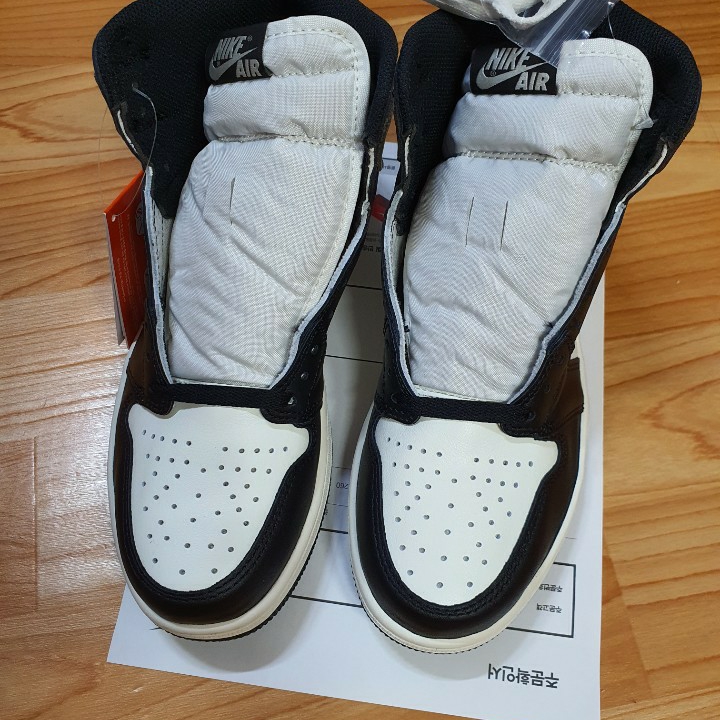 Jordan 1 Retro High OG Black Mocha 착용 스타일