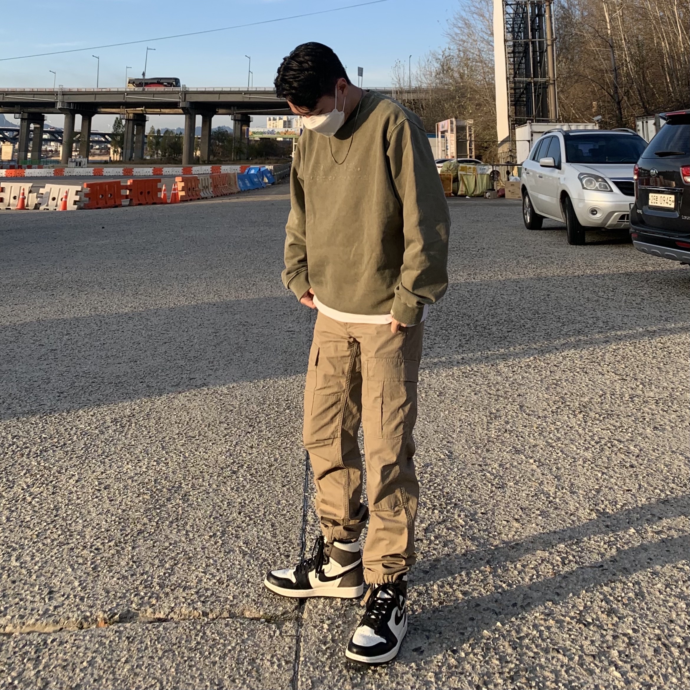 Jordan 1 Retro High OG Black Mocha 착용 스타일 - 1