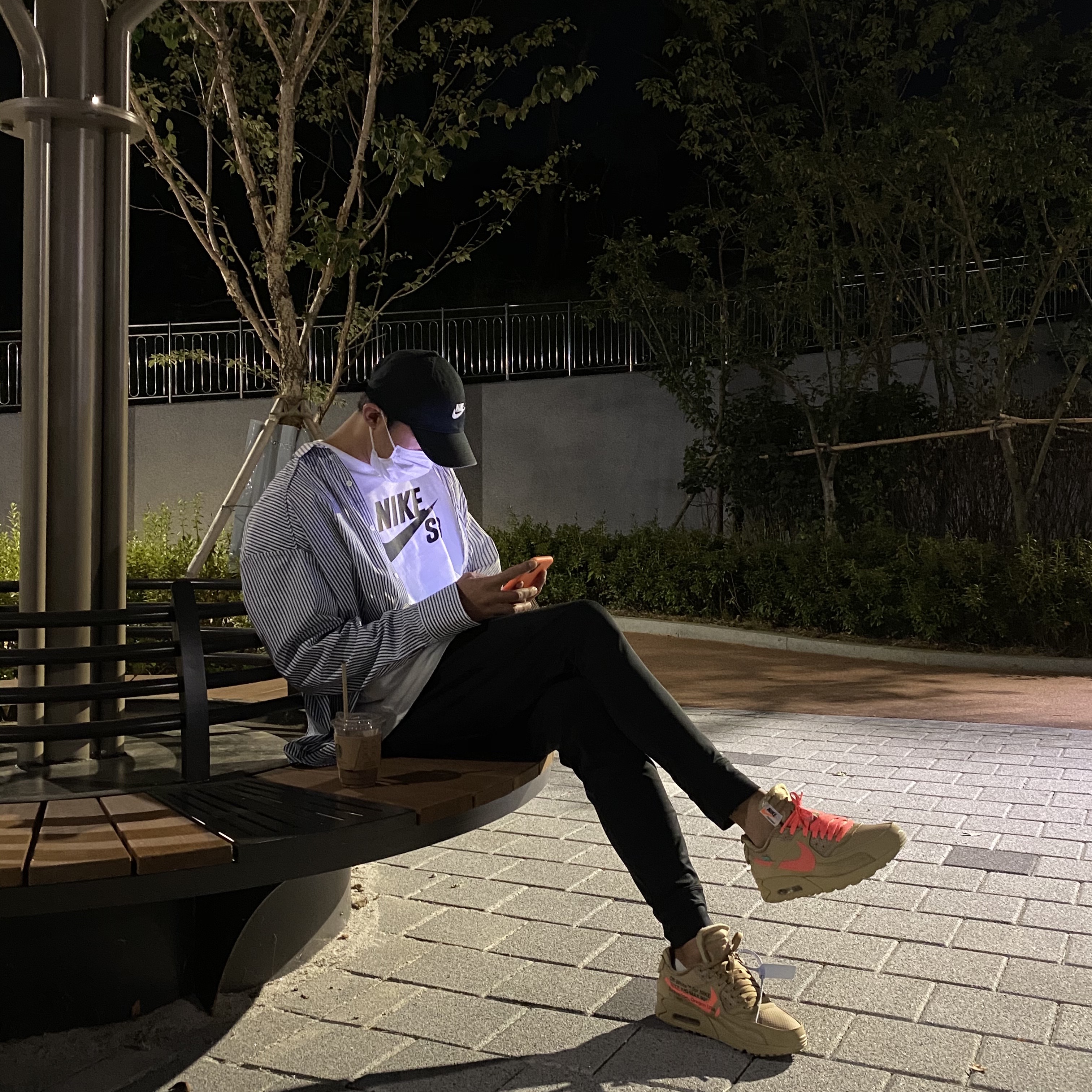 Nike x Off-White Air Max 90 V2 Desert Ore 착용 스타일