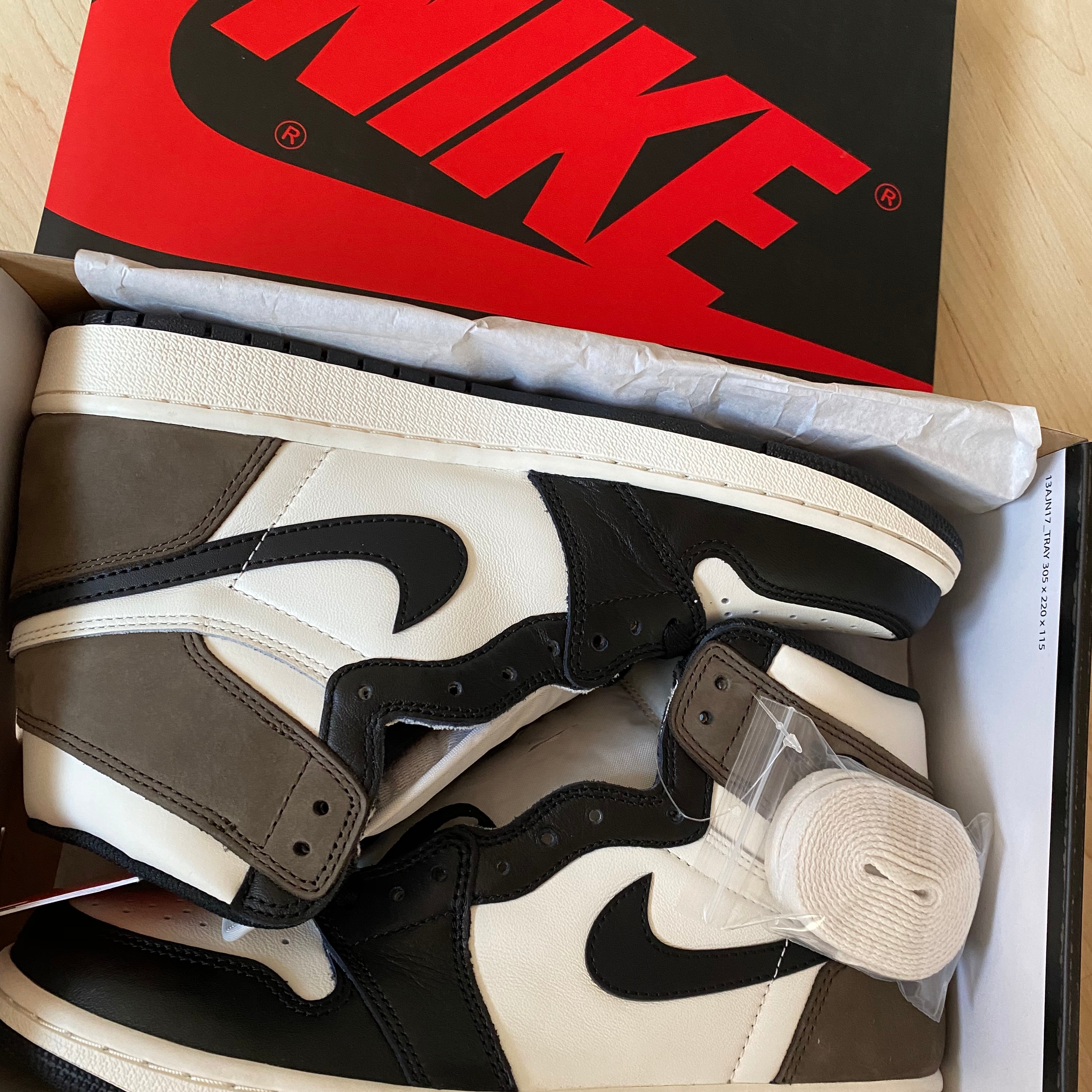 Jordan 1 Retro High OG Black Mocha 착용 스타일