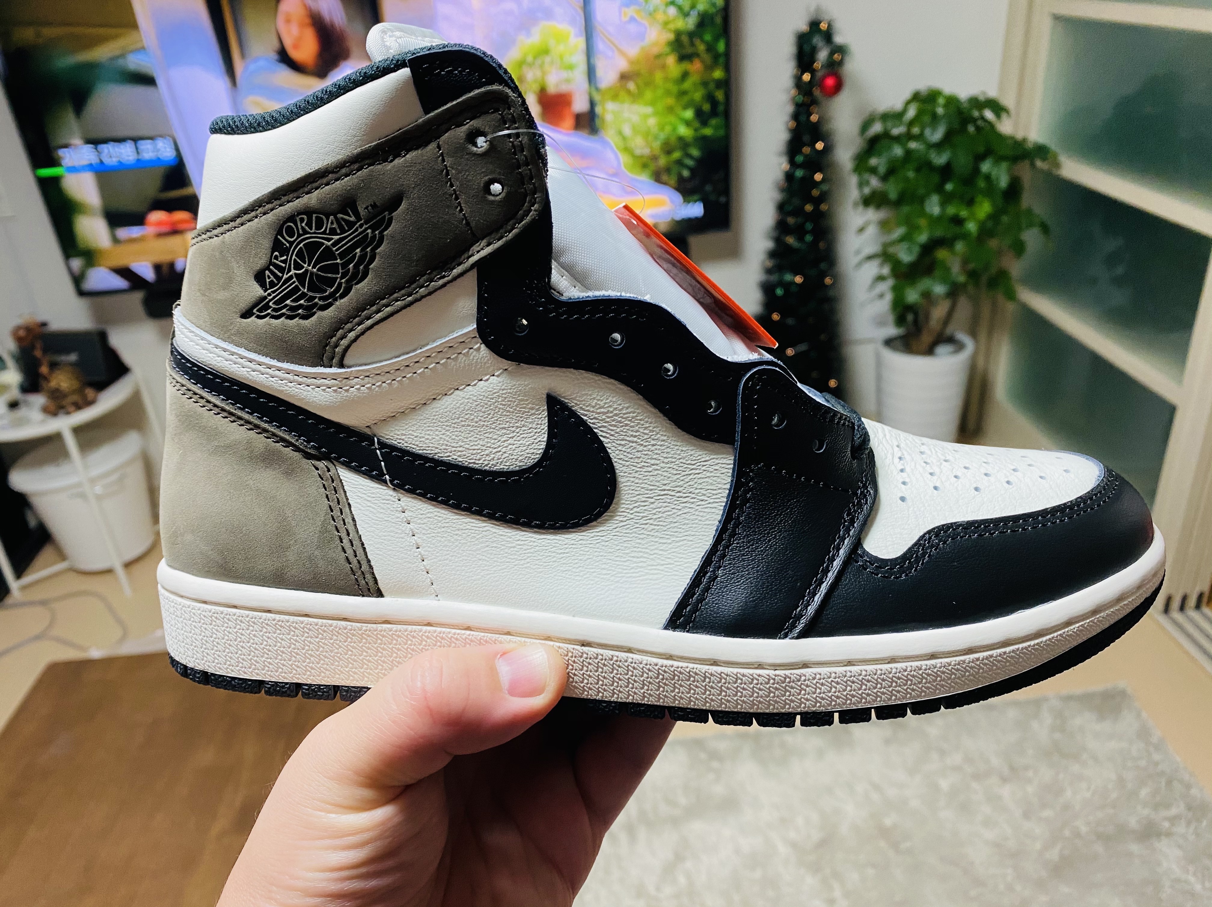 Jordan 1 Retro High OG Black Mocha 착용 스타일