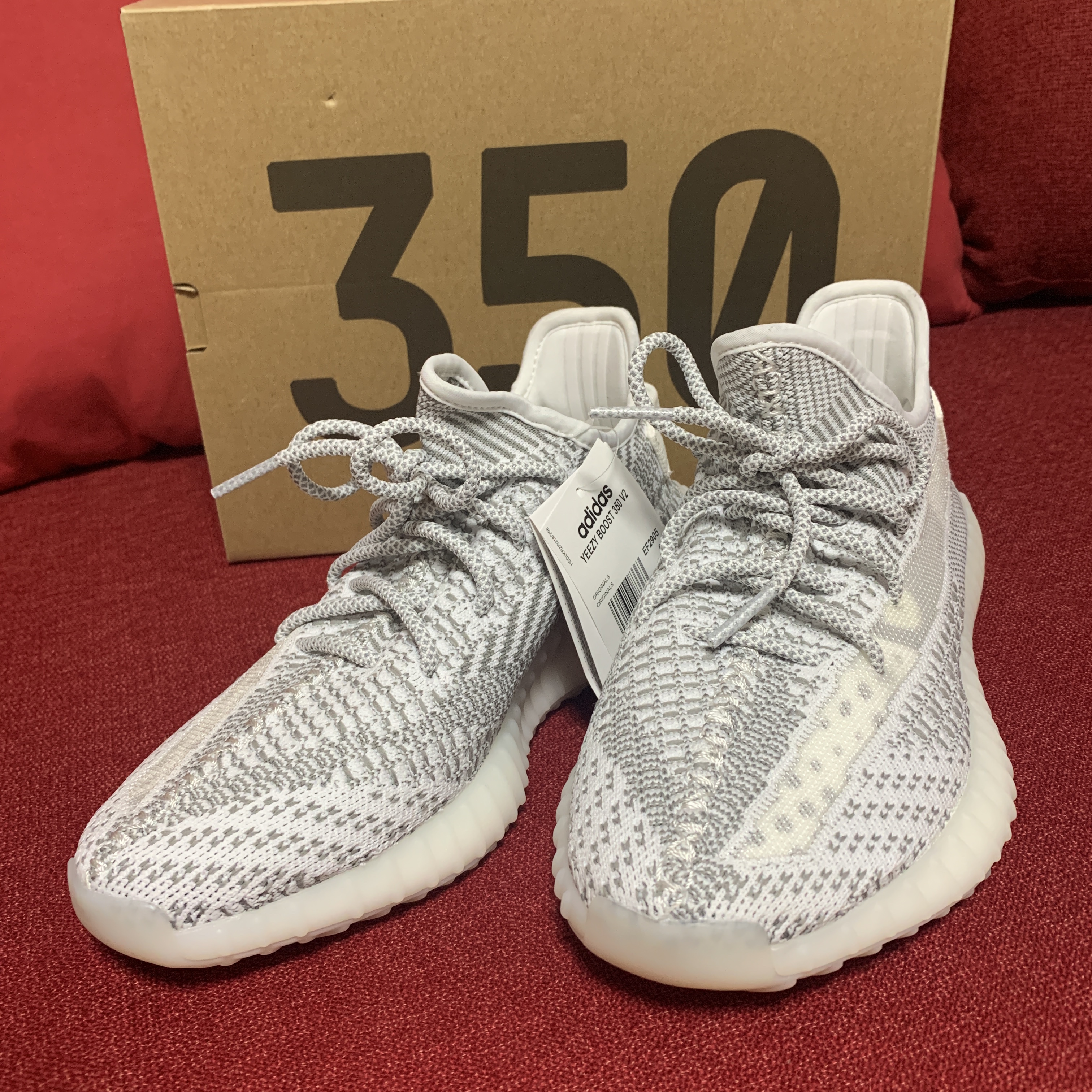 Adidas Yeezy Boost 350 V2 Cloud White - Non-Reflective 착용 스타일 - 2