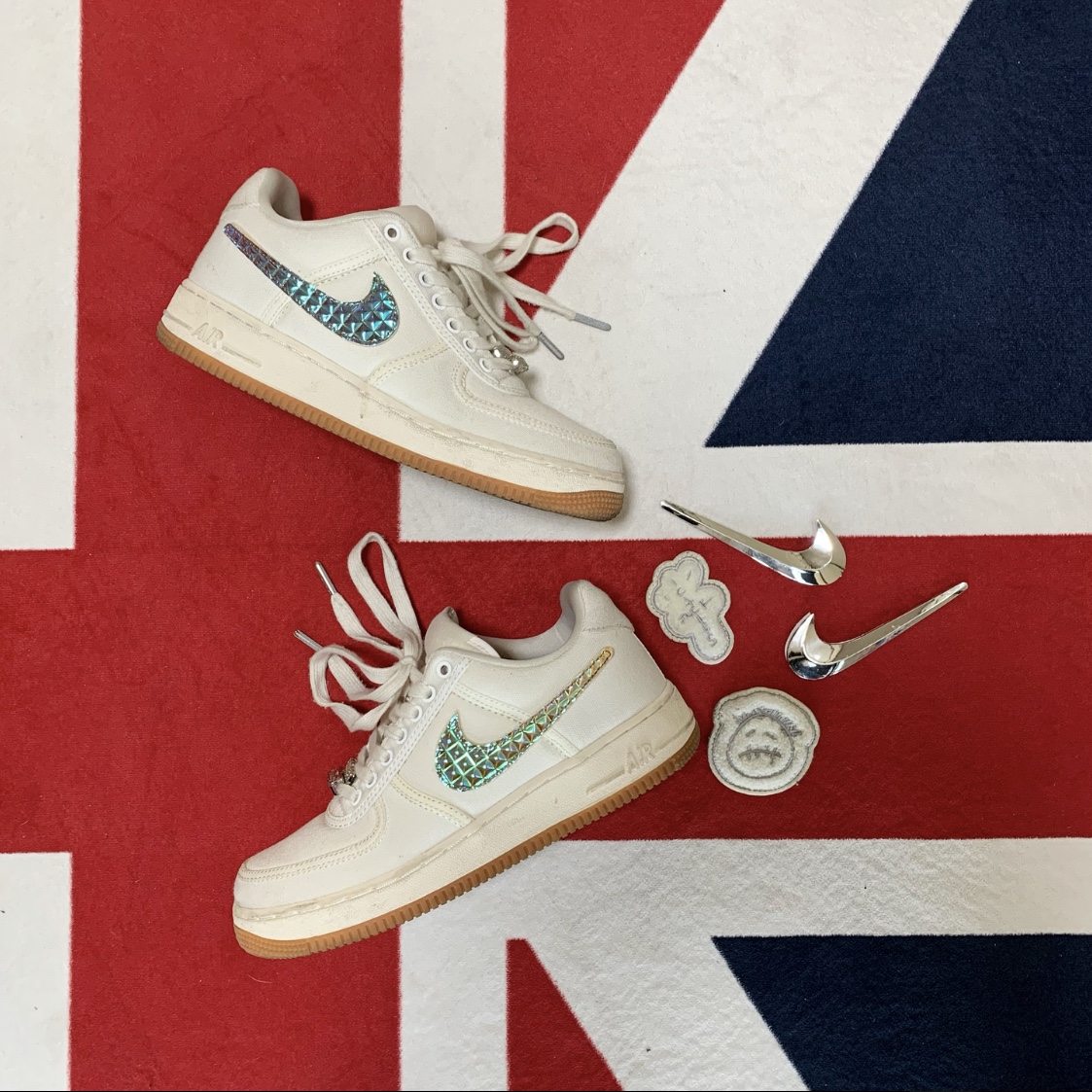 Nike x Travis Scott Air Force 1 Low Sail 착용 스타일