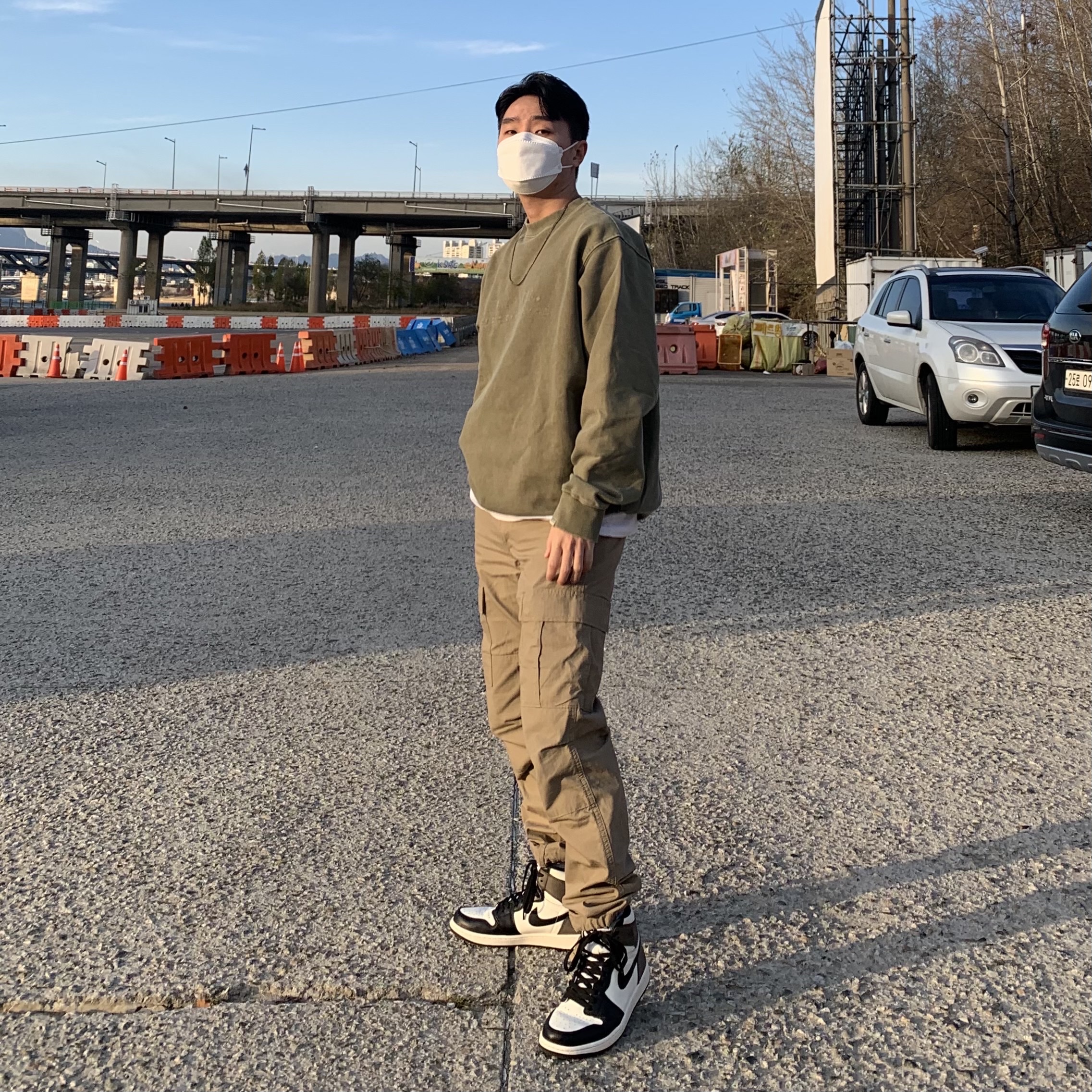 Jordan 1 Retro High OG Black Mocha 착용 스타일 - 2