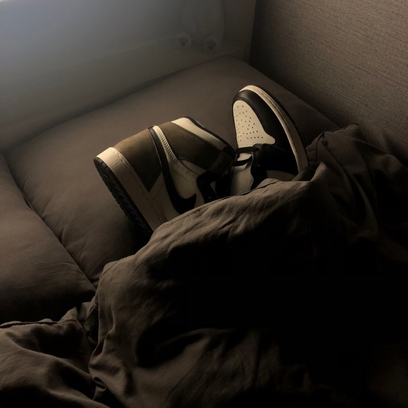Jordan 1 Retro High OG Black Mocha 착용 스타일 - 1