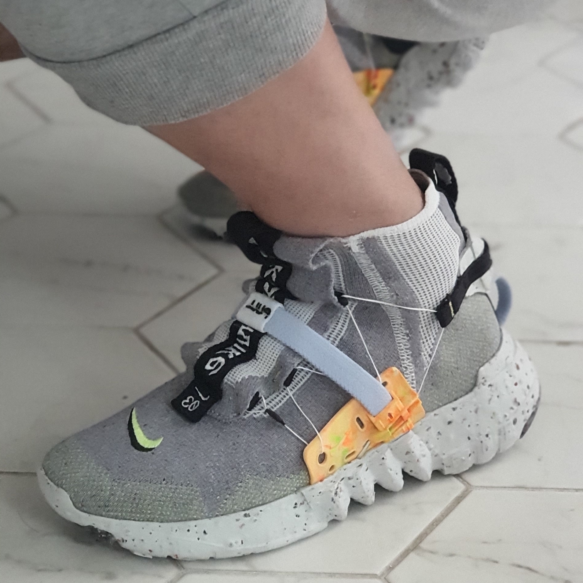 Nike Space Hippie 03 Volt 착용 스타일 - 1