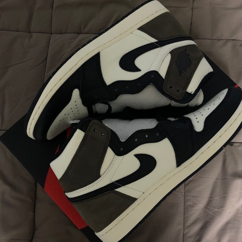Jordan 1 Retro High OG Black Mocha 착용 스타일 - 2