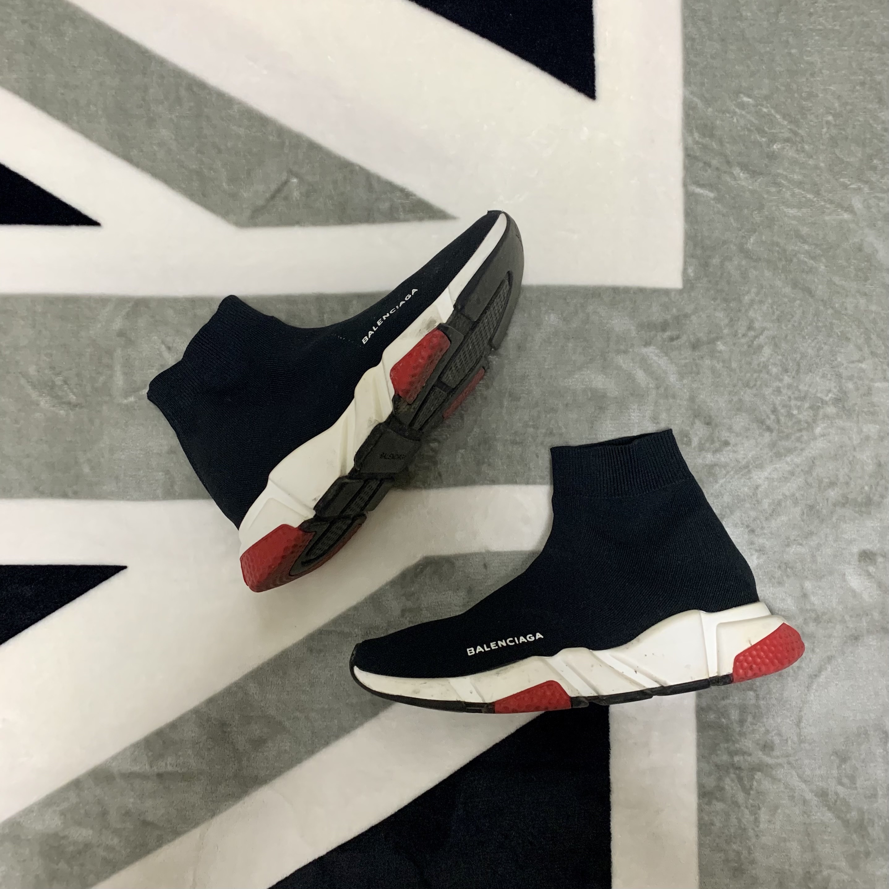 Balenciaga Speed Trainer Black Red 2020 착용 스타일