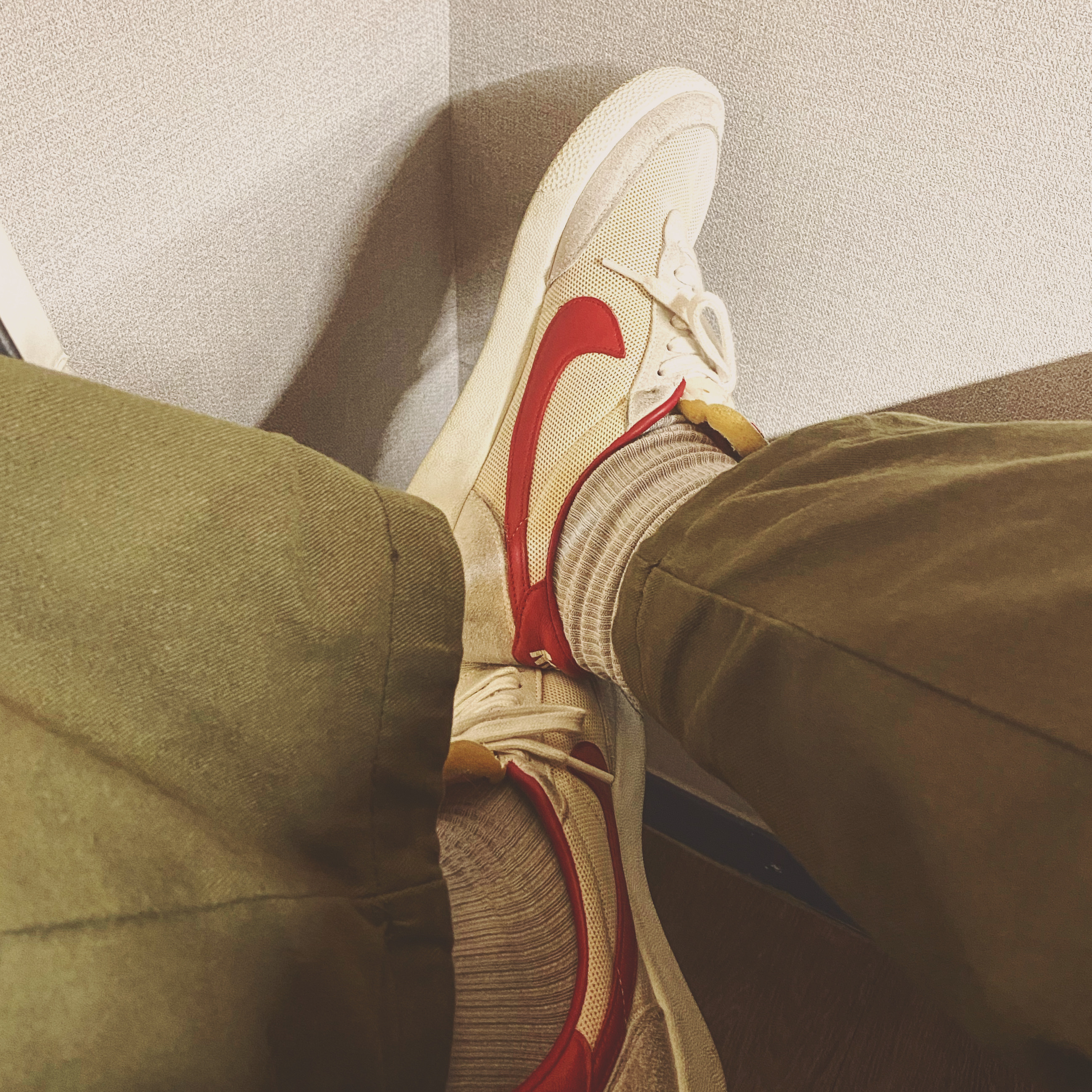 Nike Killshot OG Sail Gym Red 착용 스타일