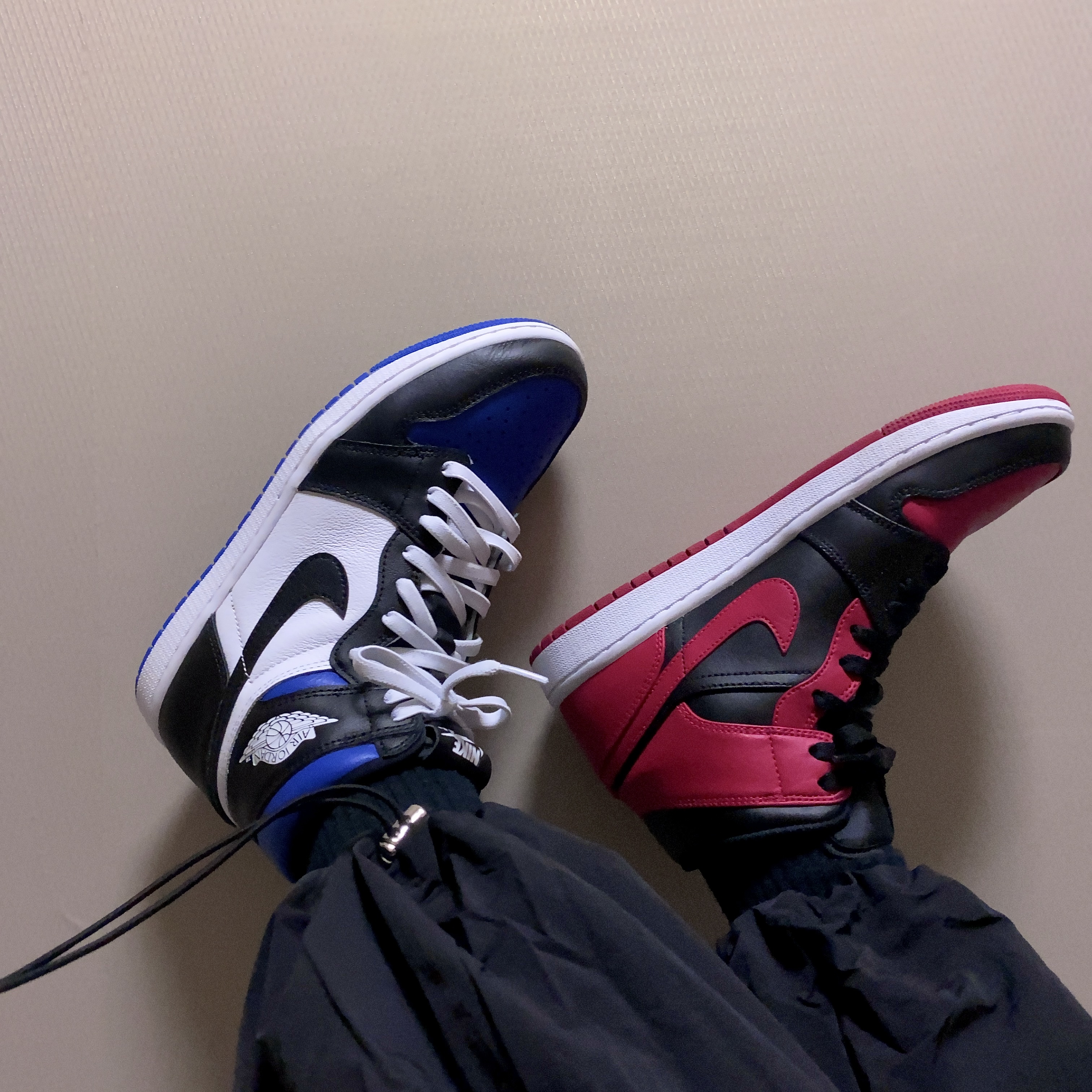 Jordan 1 Retro High OG Royal Toe, Jordan 1 Mid Bred Banned 2020 착용 스타일