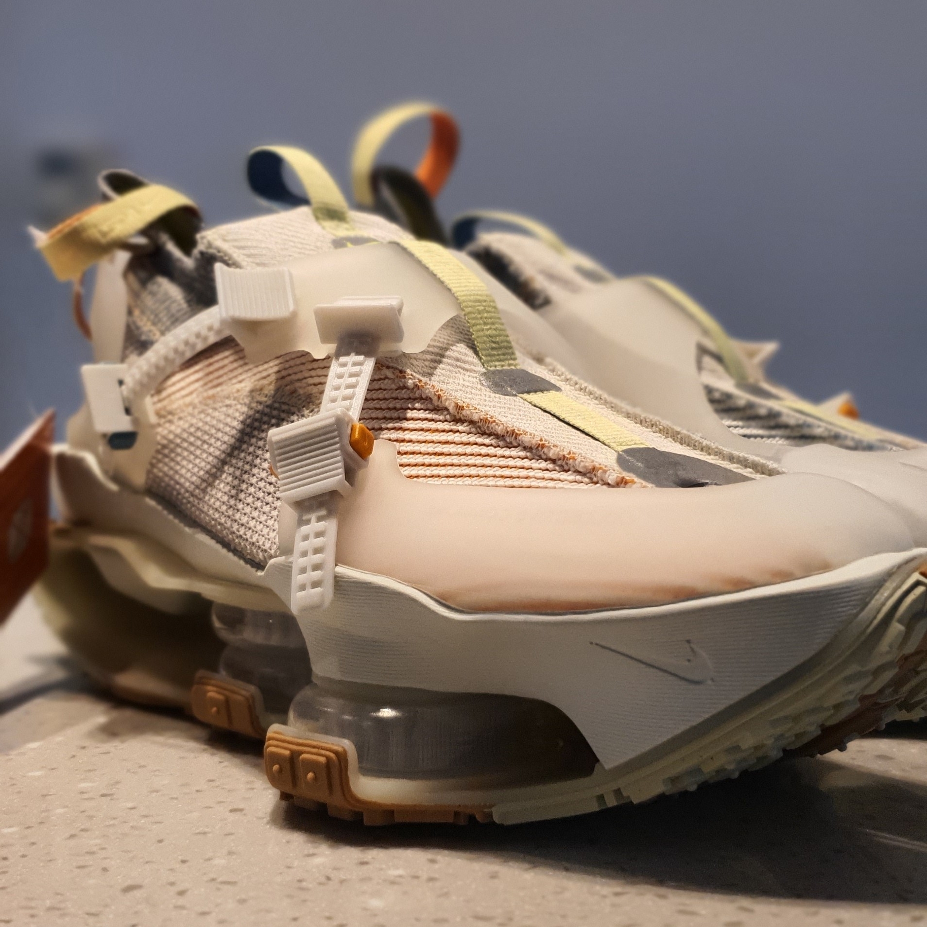 Nike ISPA Road Warrior Volt 착용 스타일 - 2
