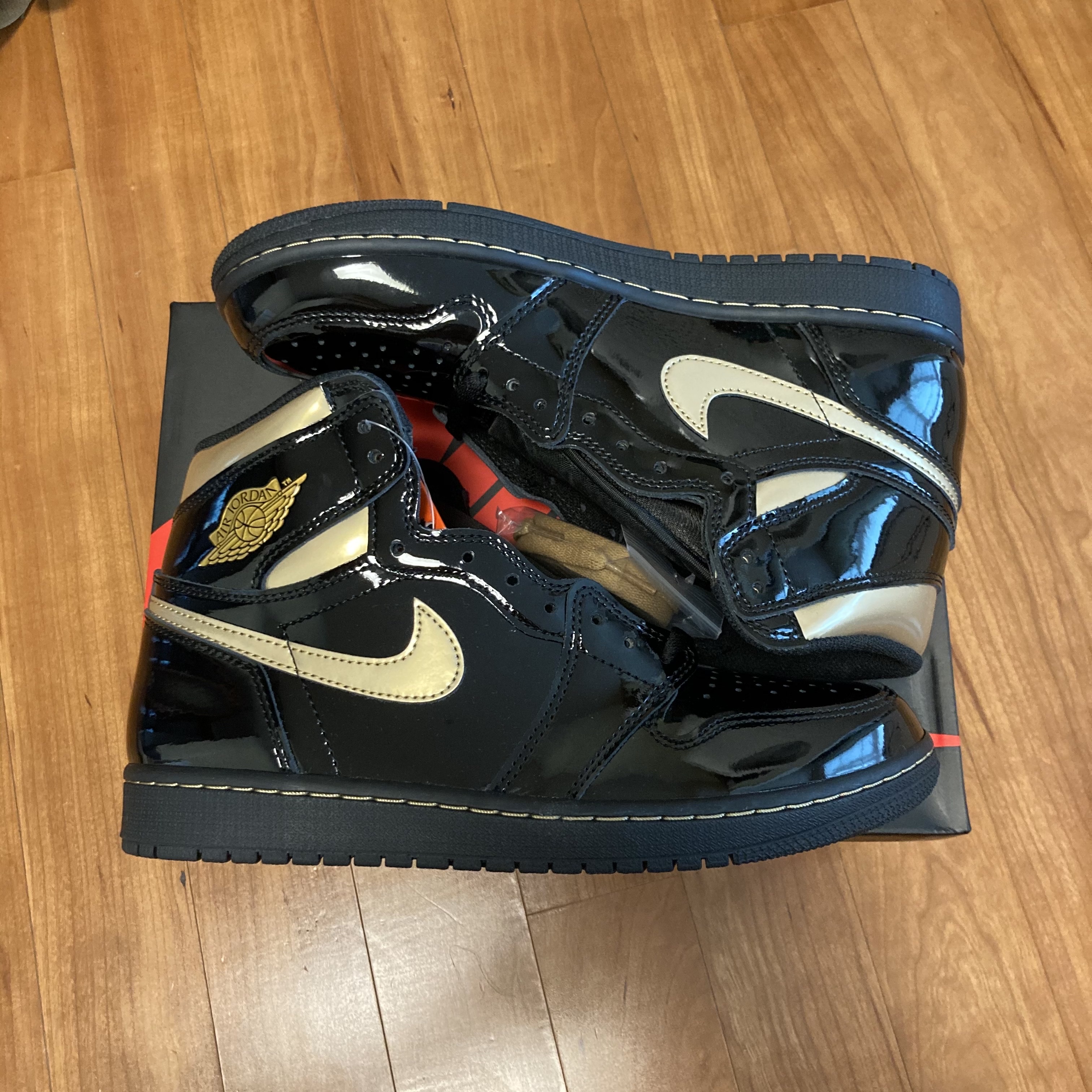 Jordan 1 Retro High OG Metallic Gold 착용 스타일 - 4