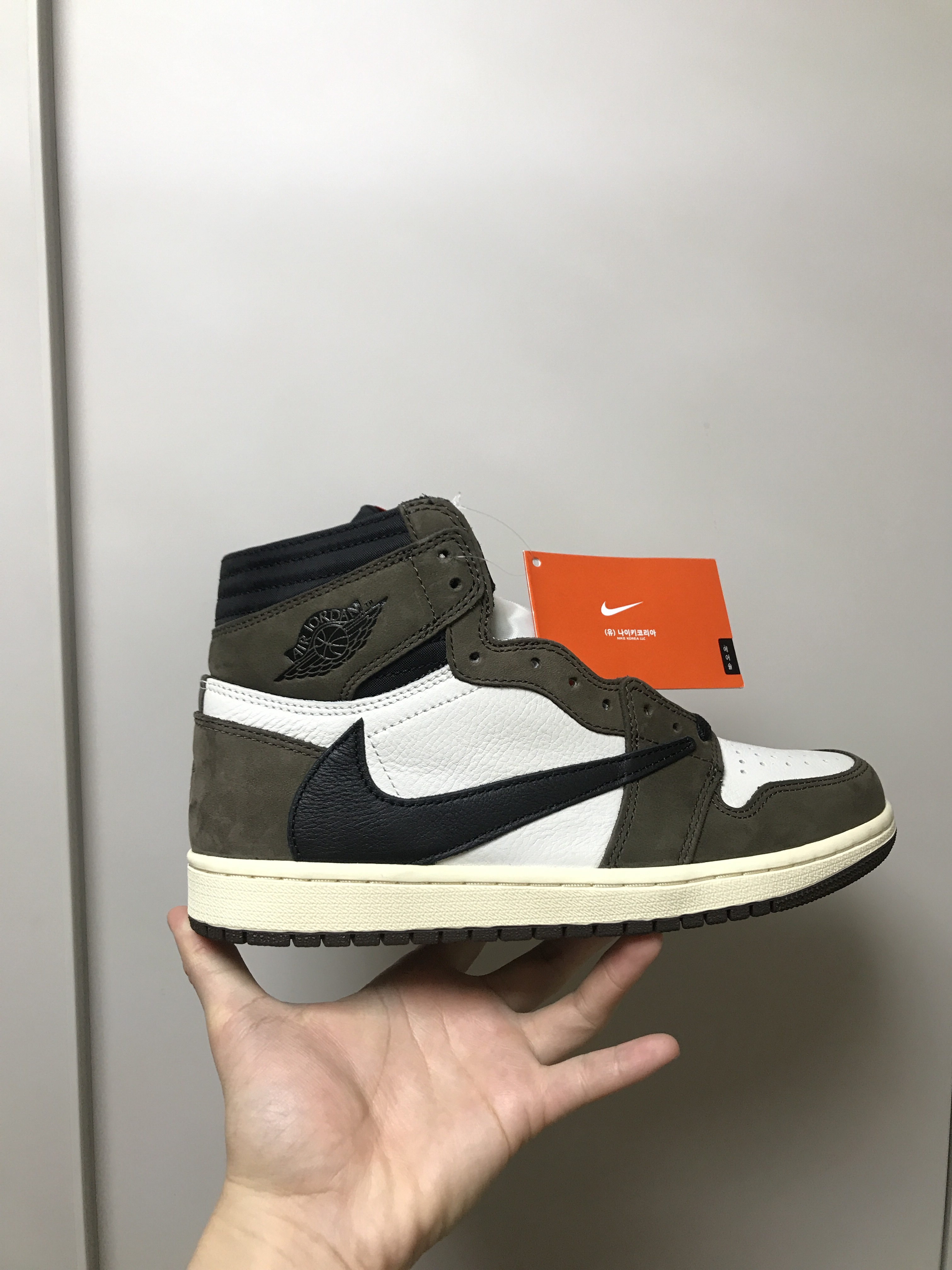 Jordan 1 x Travis Scott Retro High OG SP Mocha 착용 스타일