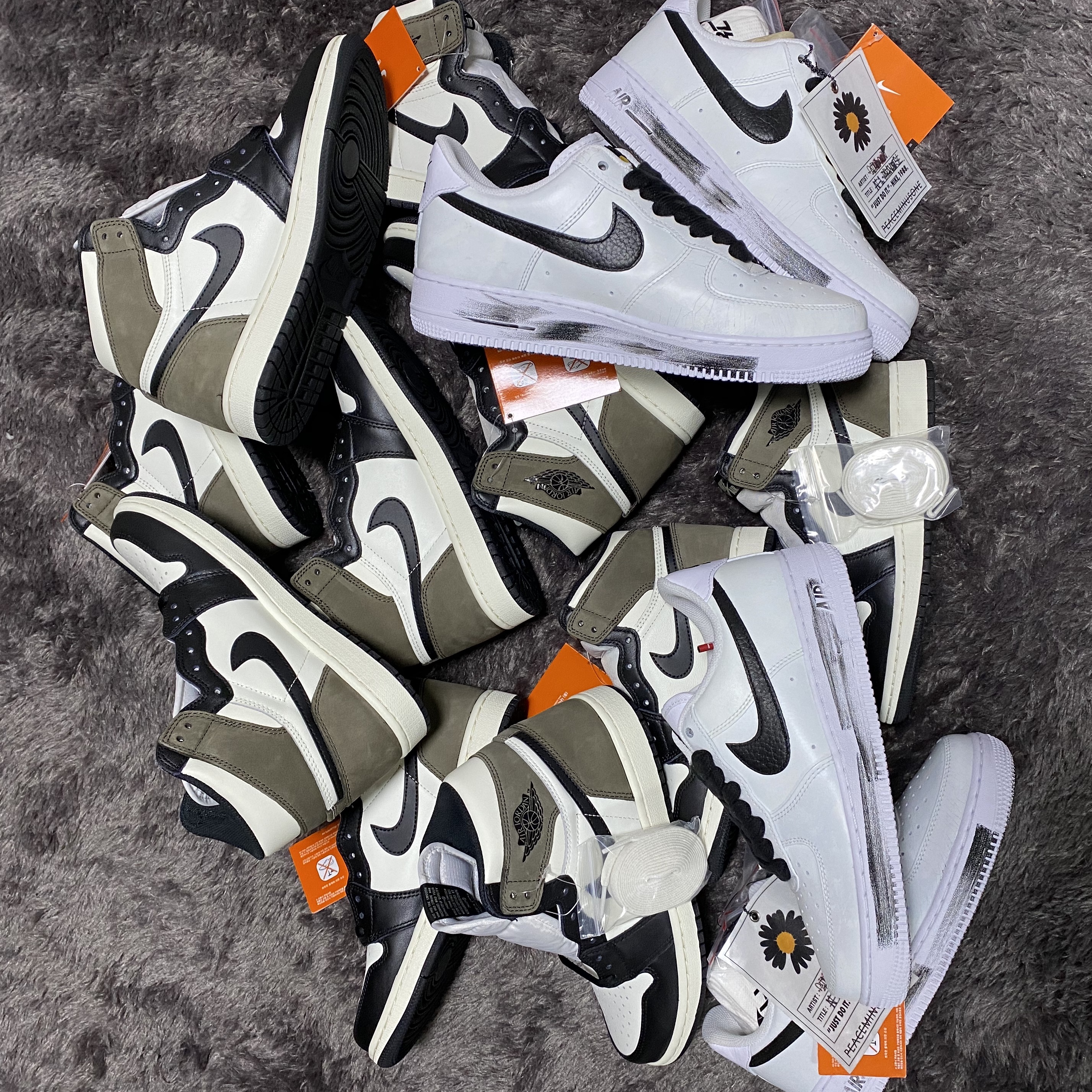 Nike x Peaceminusone Air Force 1 Low Para-Noise 2.0, Jordan 1 Retro High OG Black Mocha 착용 스타일