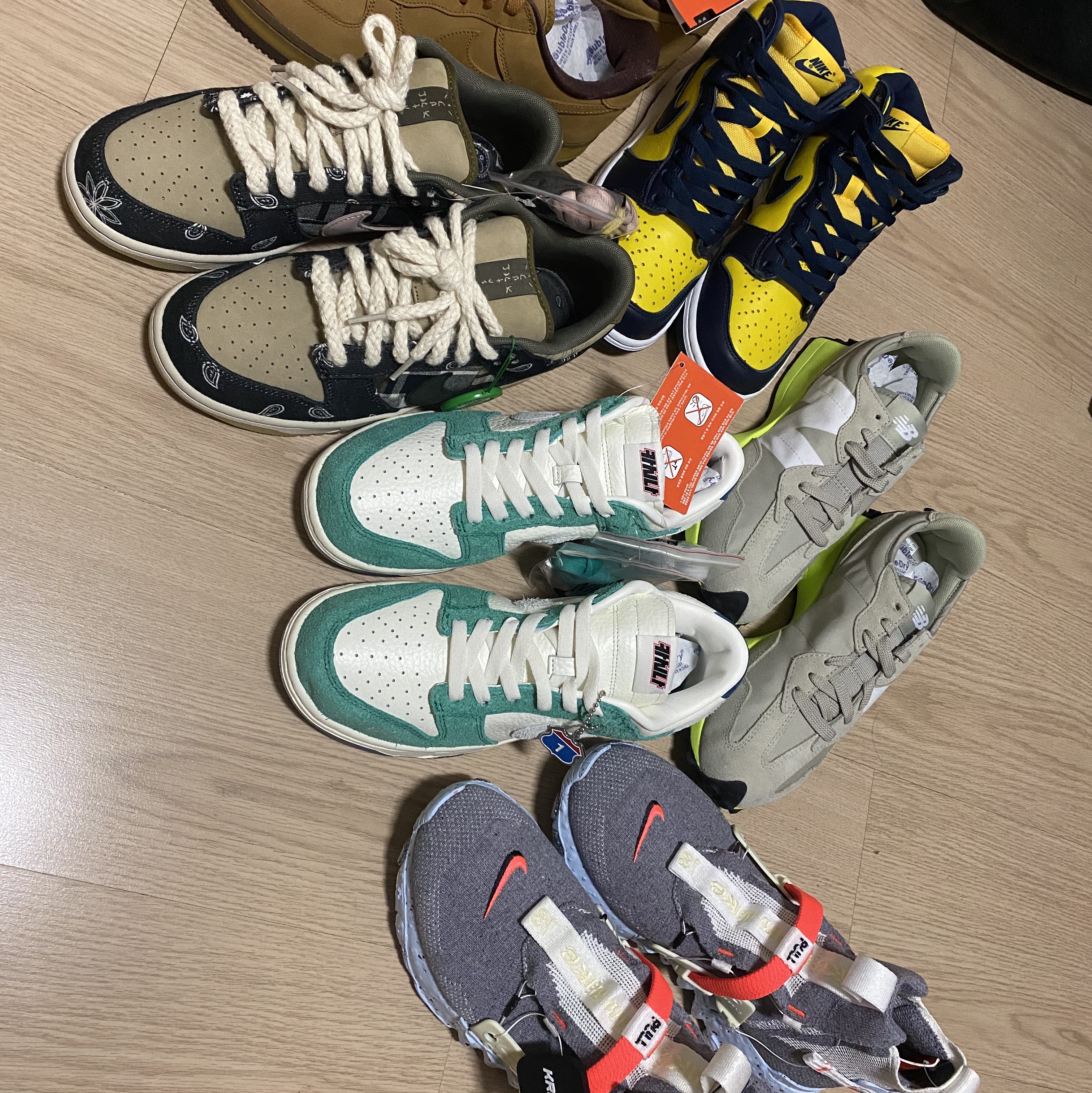 Nike x Travis Scott SB Dunk Low, Nike x Kasina Dunk Low Road Sign - Kasina Exclusive 착용 스타일