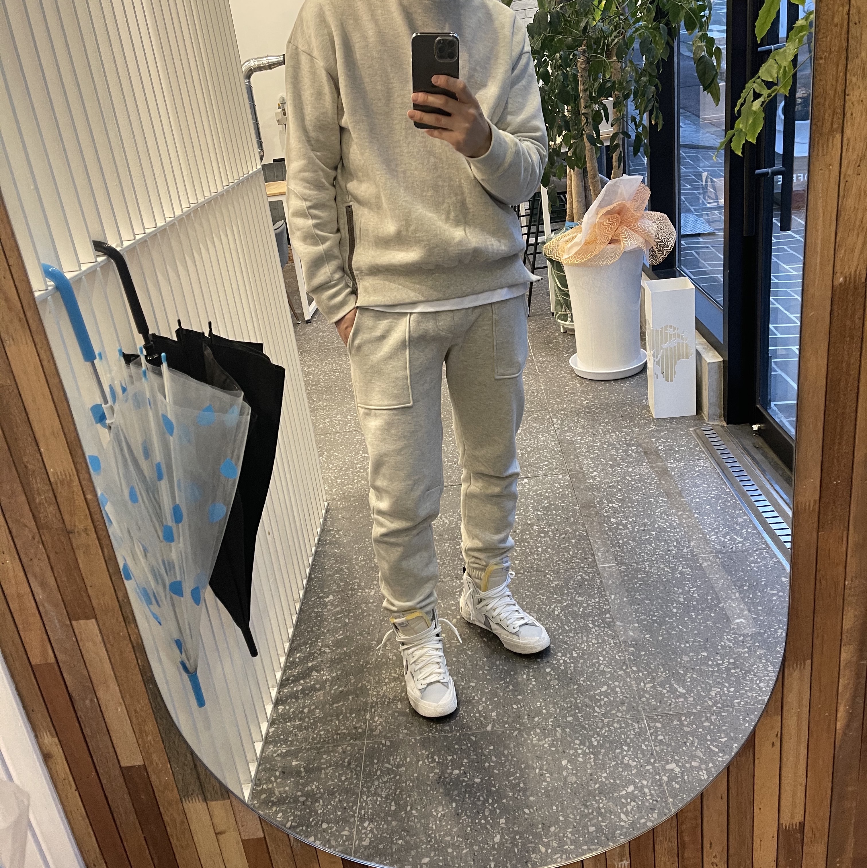 Nike x Sacai Blazer Mid White Grey 착용 스타일