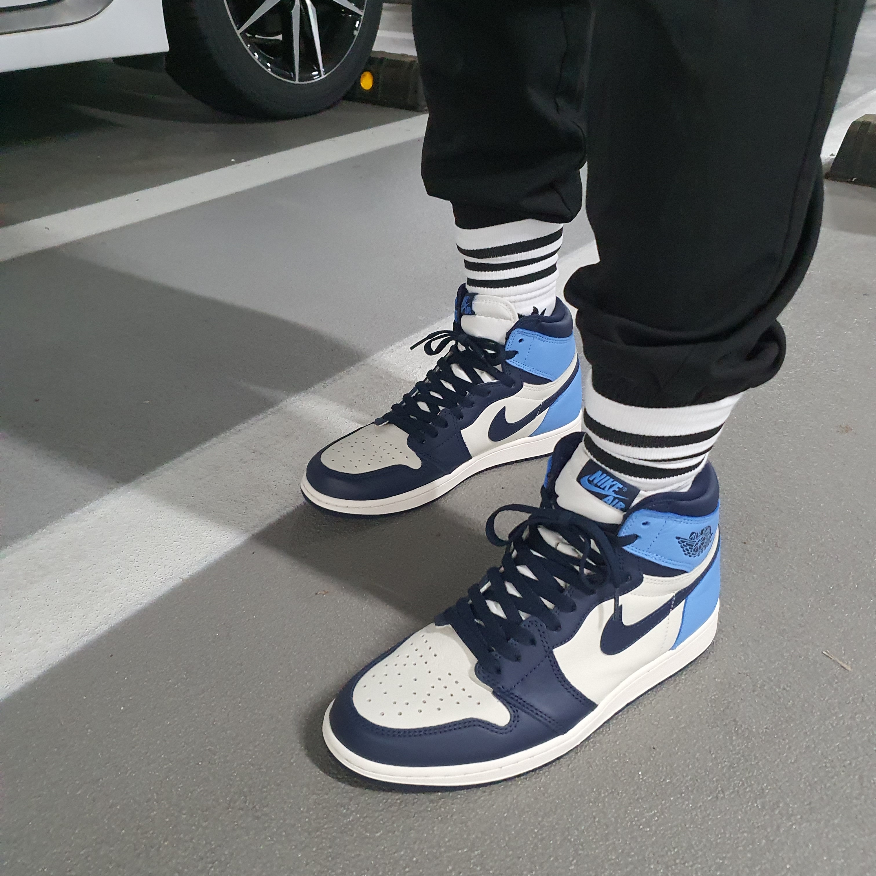 Jordan 1 Retro High Obsidian UNC 착용 스타일 - 1