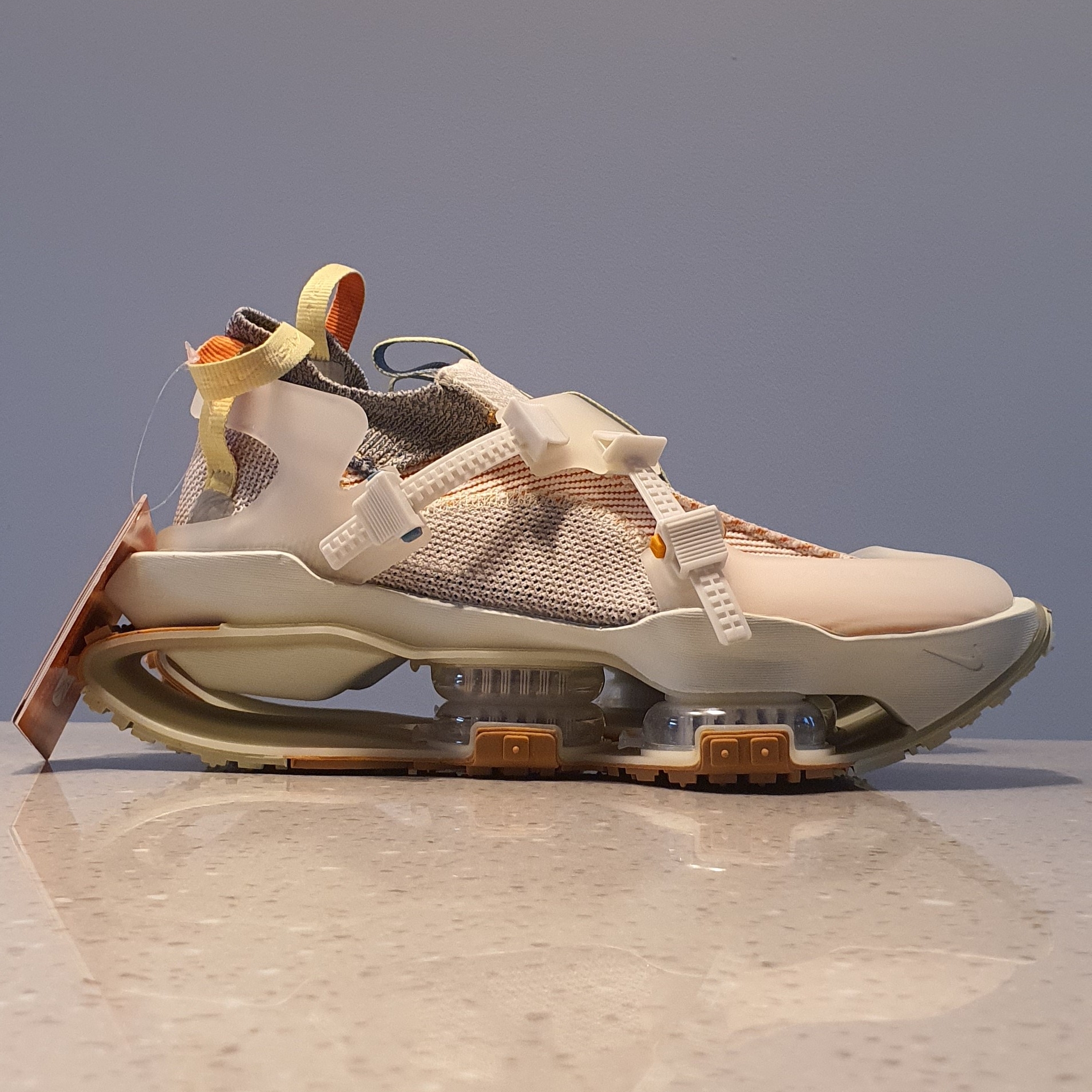 Nike ISPA Road Warrior Volt 착용 스타일 - 1