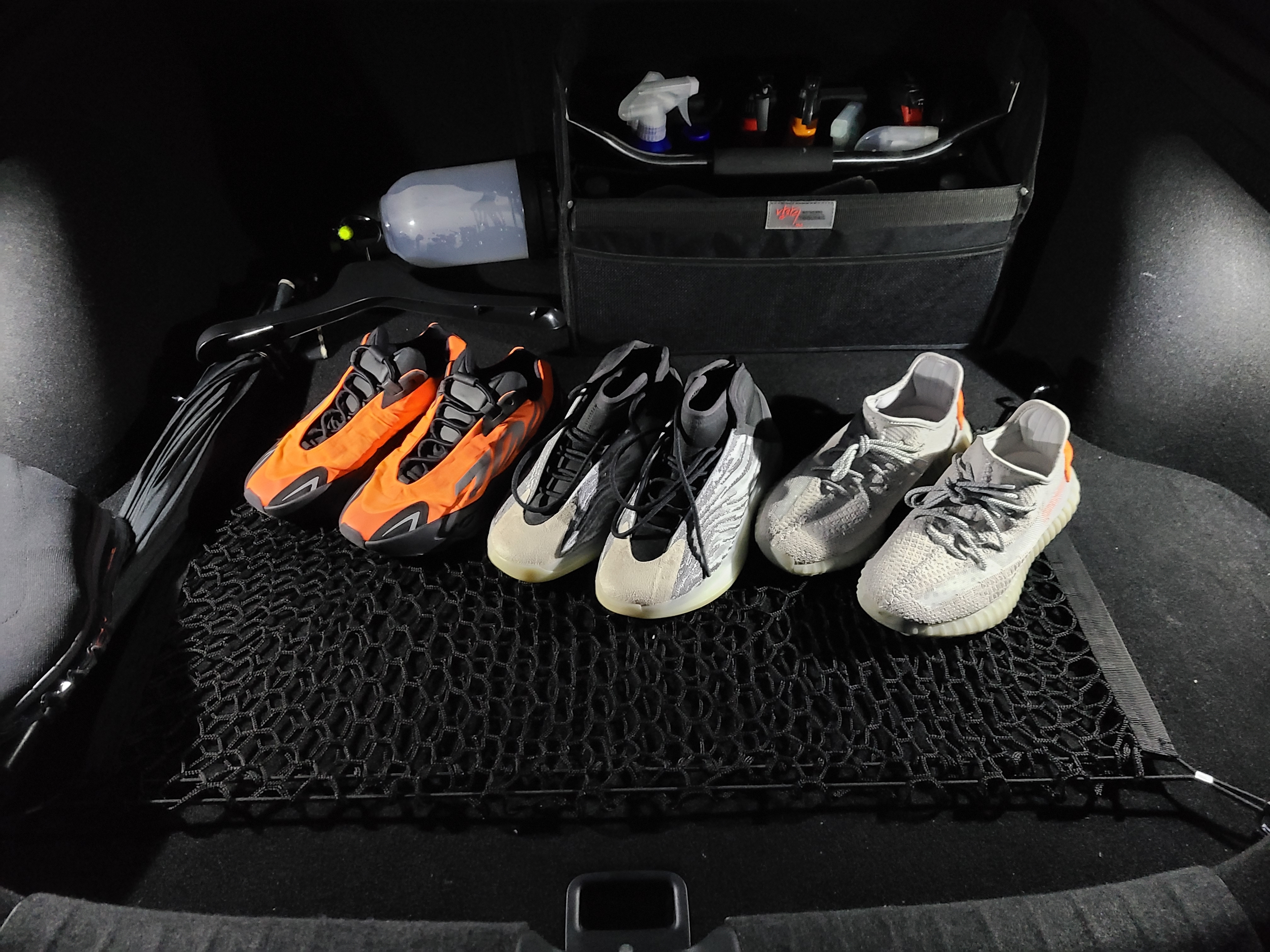 Adidas Yeezy Boost 700 MNVN Orange, Adidas Yeezy QNTM Lifestyle 착용 스타일