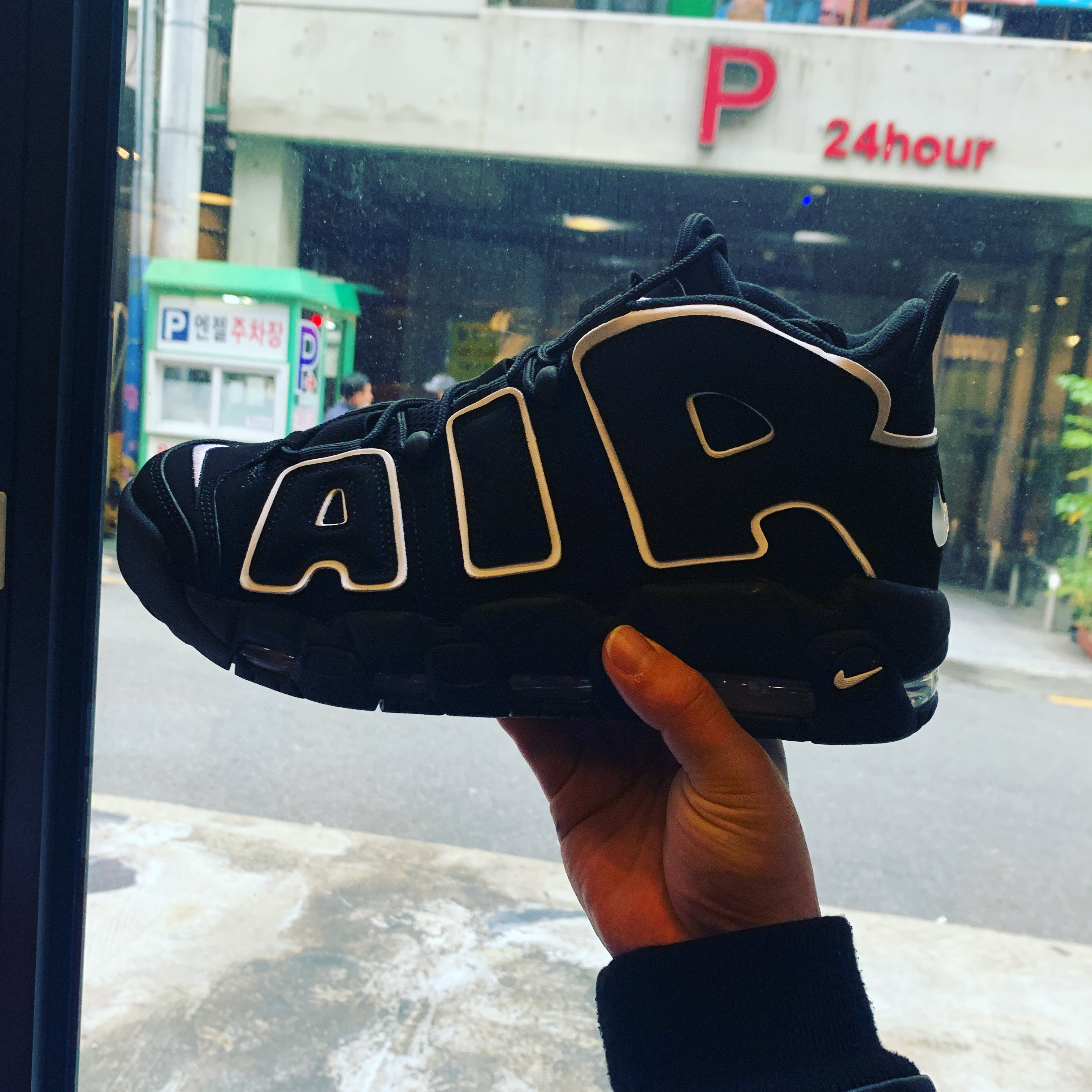 Nike Air More Uptempo Black White 2020 착용 스타일