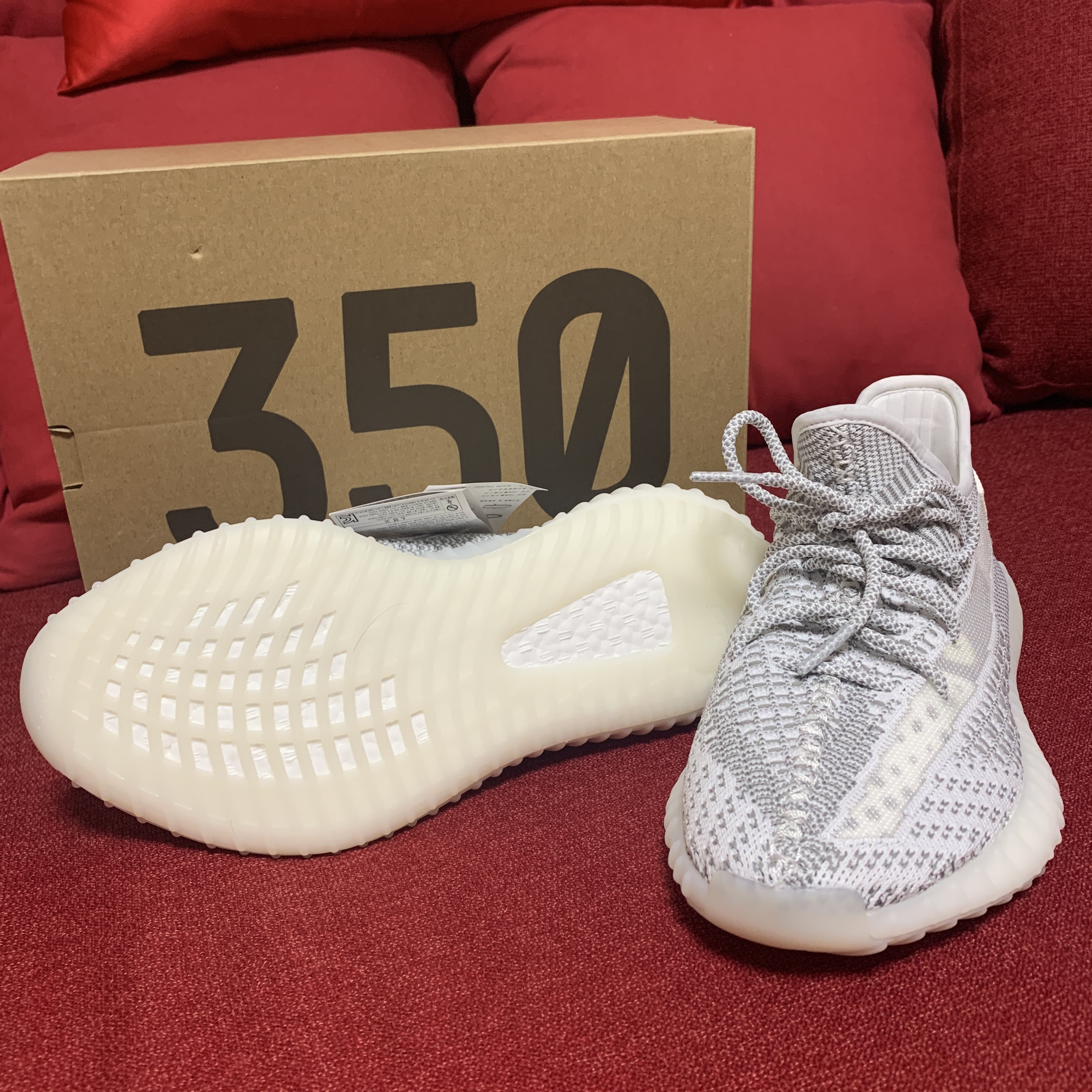Adidas Yeezy Boost 350 V2 Cloud White - Non-Reflective 착용 스타일 - 3