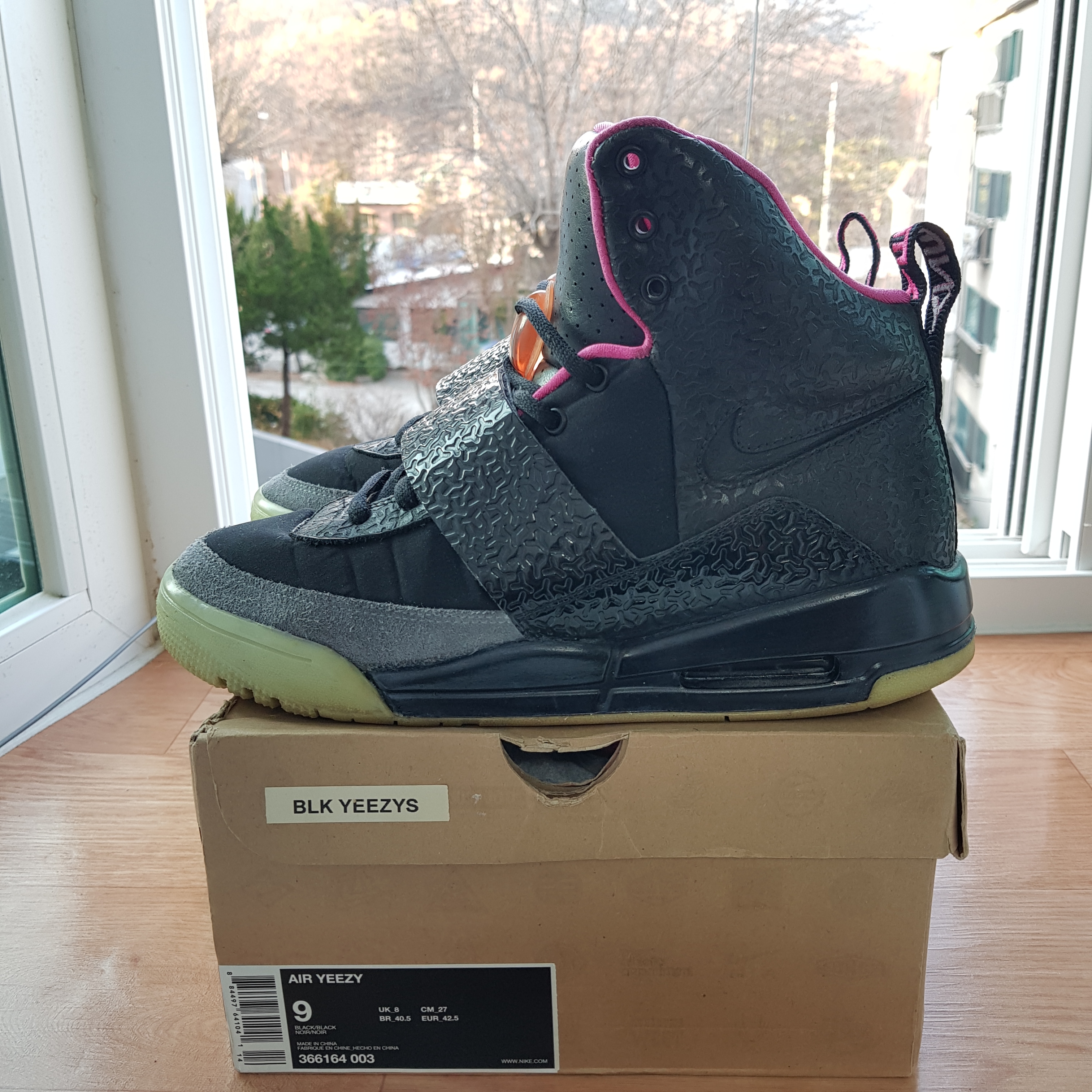 Nike Air Yeezy 1 Blink 착용 스타일