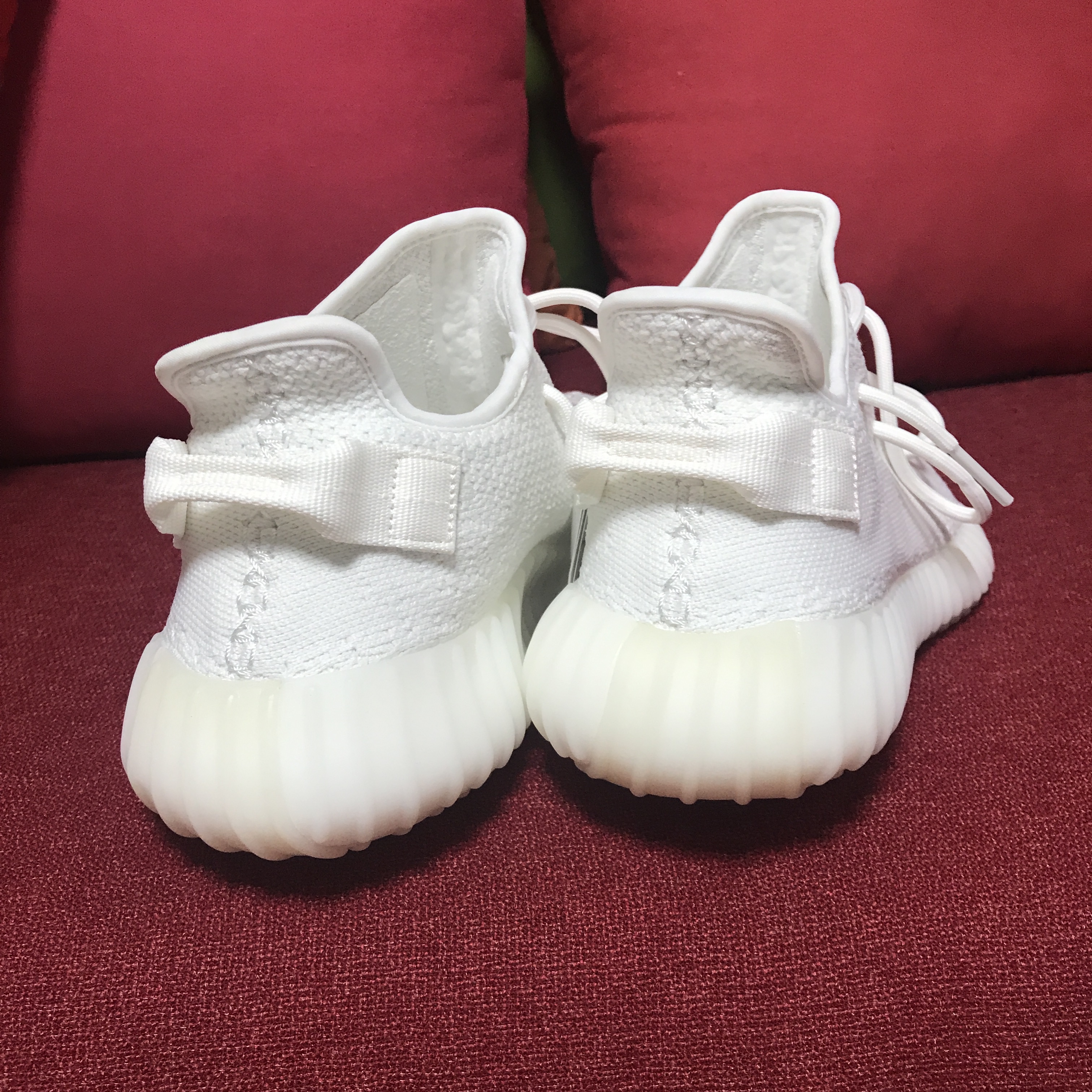 Adidas Yeezy Boost 350 V2 Cream/Triple White 착용 스타일 - 3