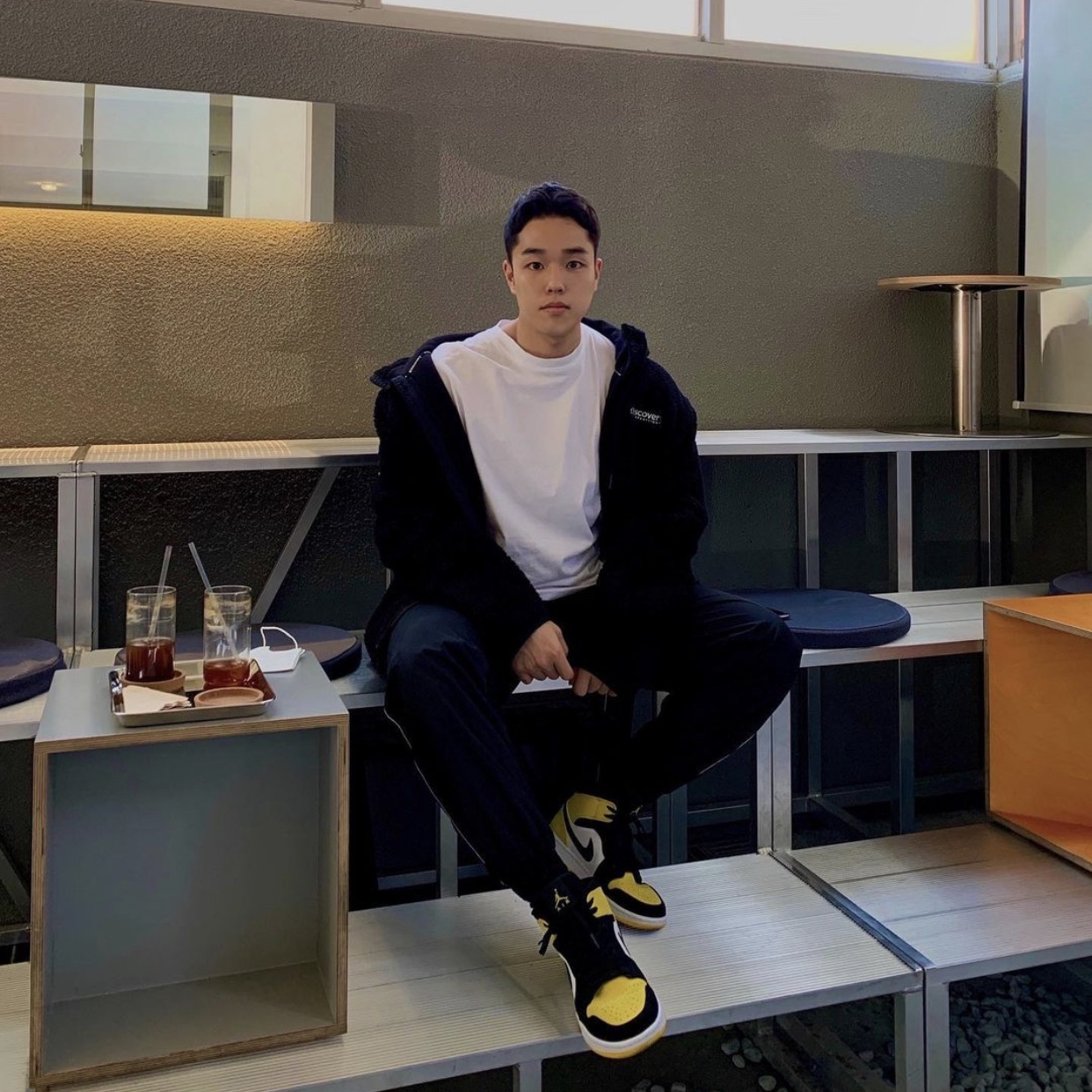 Jordan 1 Mid Yellow Toe Black 착용 스타일