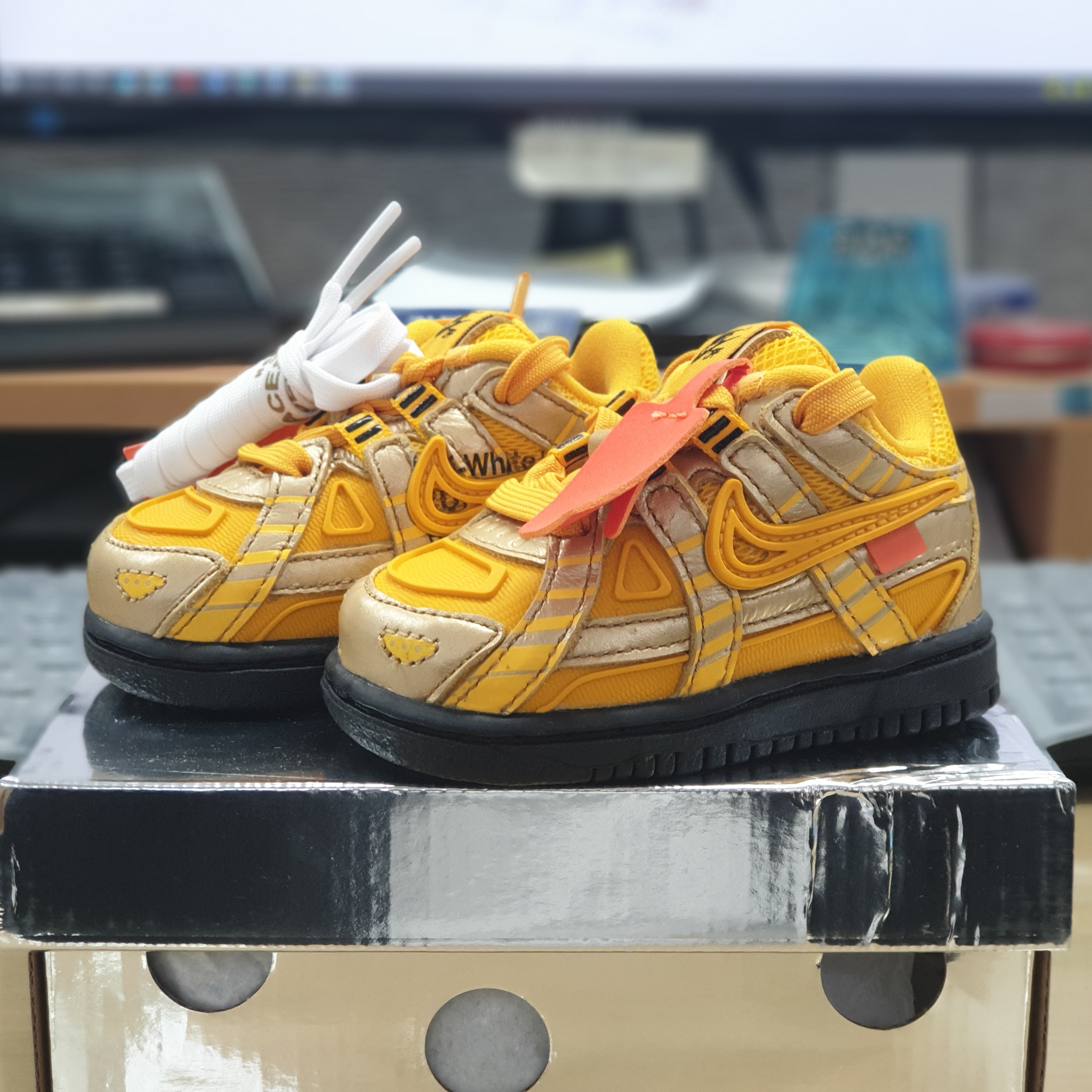 (TD) Nike x Off-White Air Rubber Dunk University Gold 착용 스타일