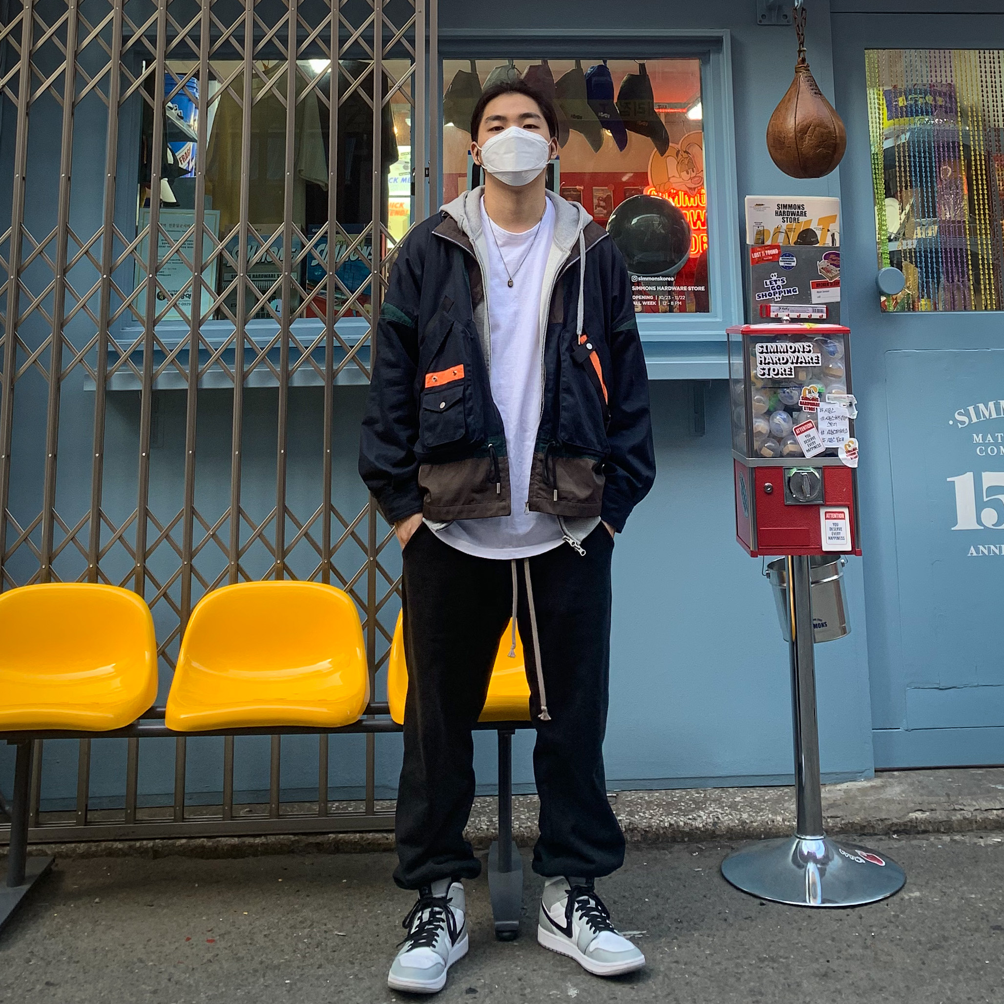 Jordan 1 Mid Light Smoke Grey 착용 스타일 - 2